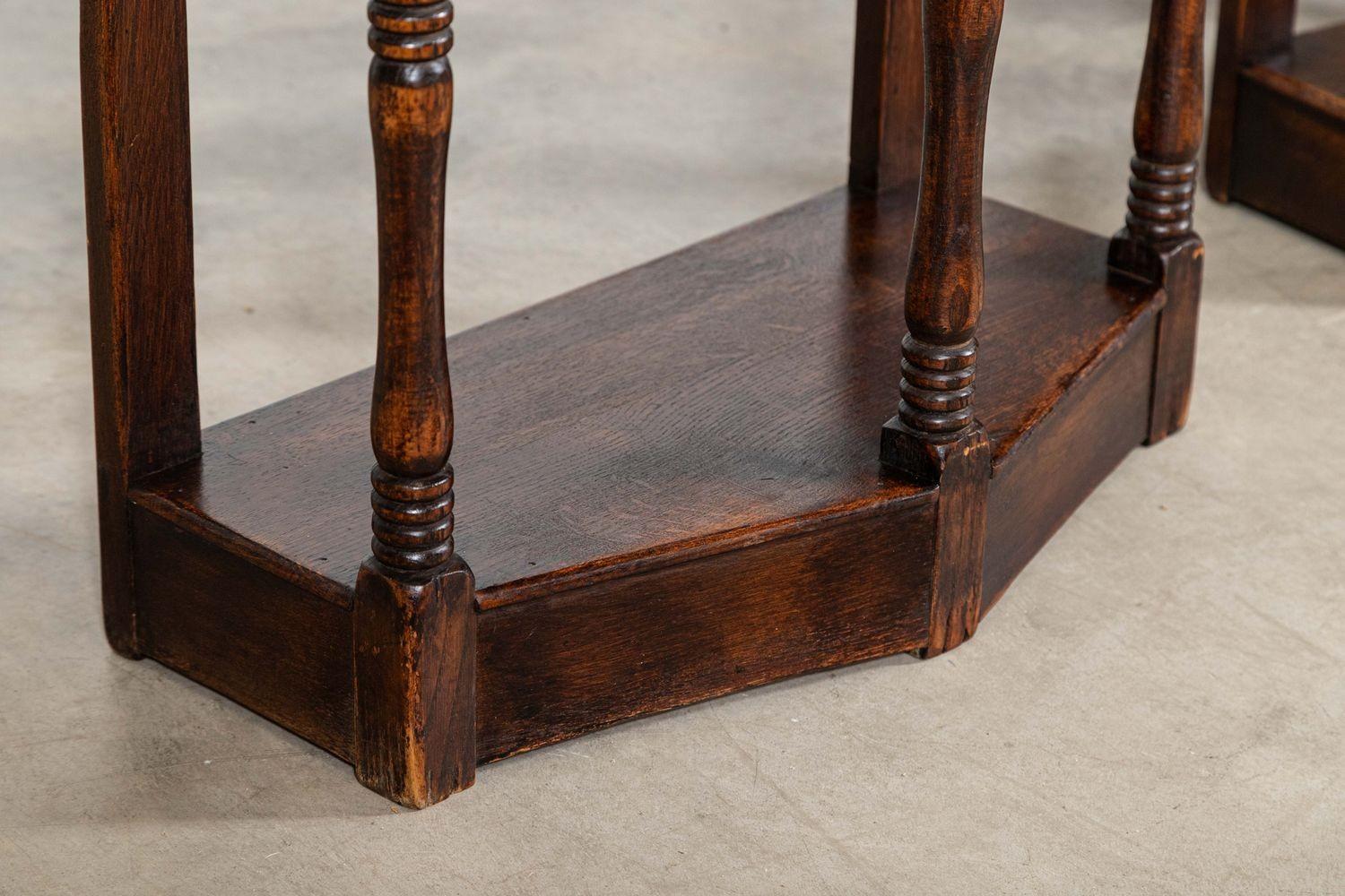 Paire de tables d'appoint en chêne anglais en vente 8
