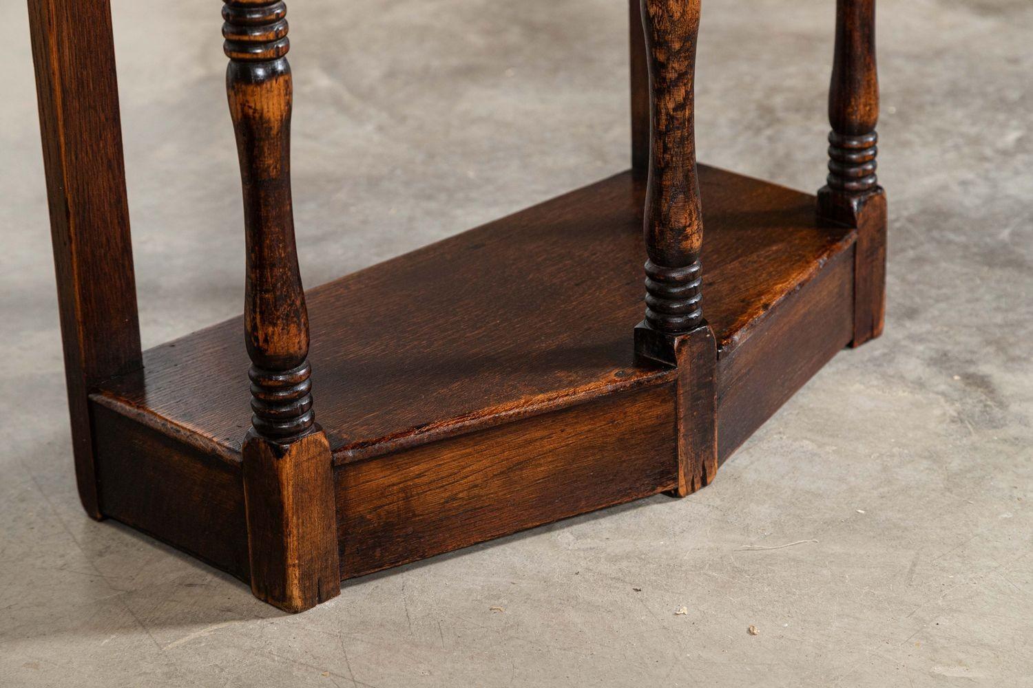 Paire de tables d'appoint en chêne anglais en vente 9
