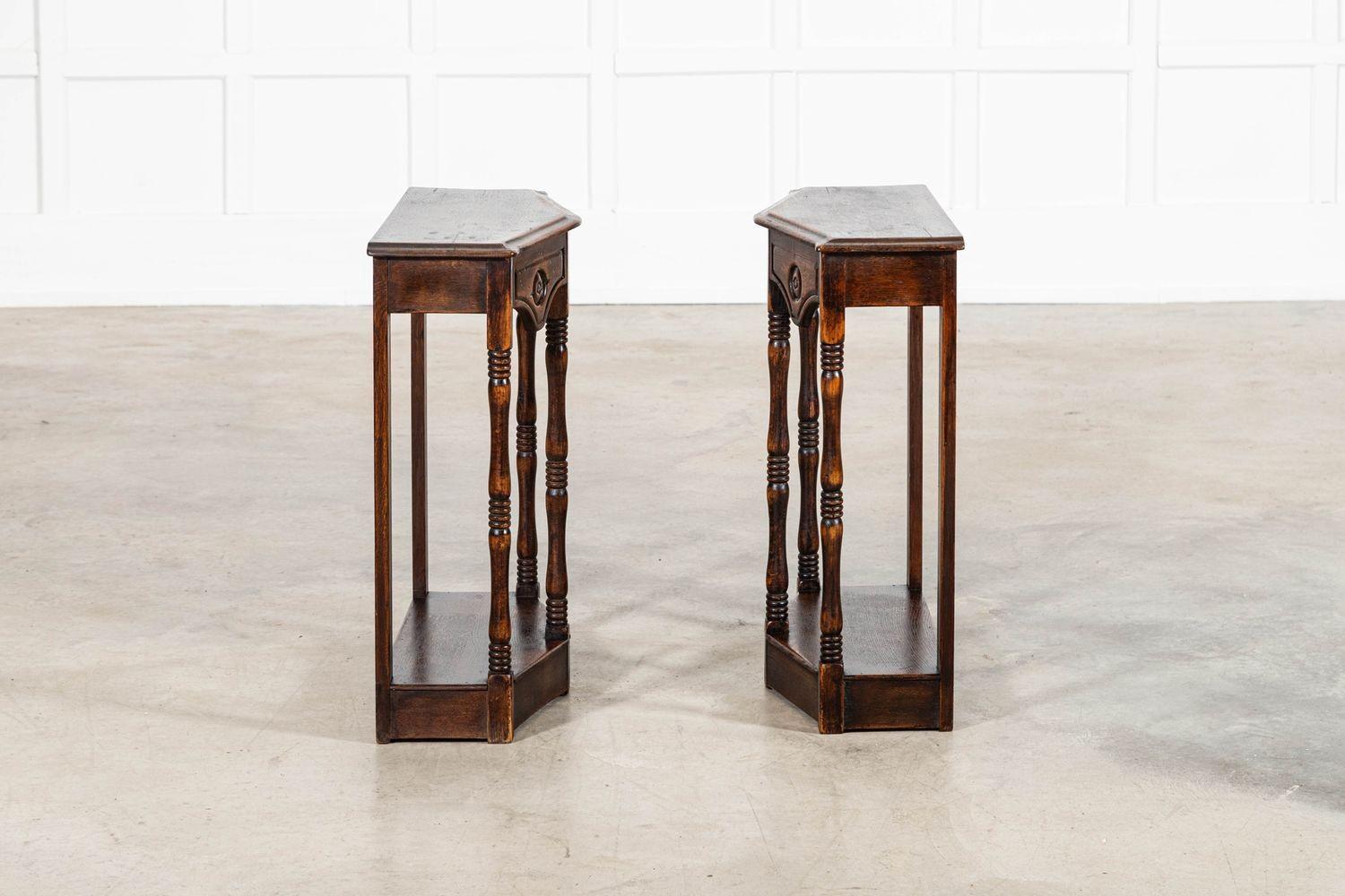 Chêne Paire de tables d'appoint en chêne anglais en vente