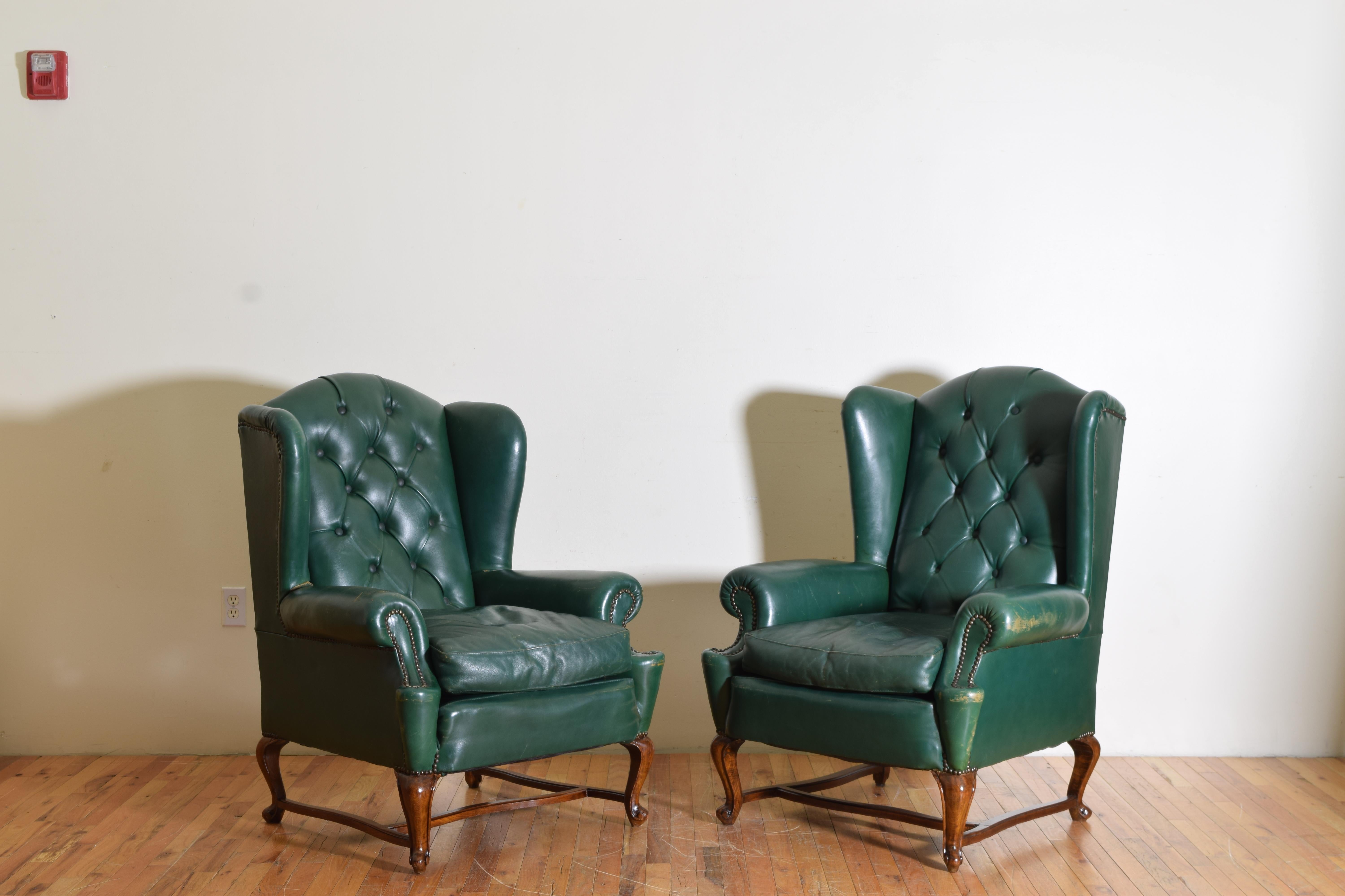 Pair English Queen Anne Style Green Tufted Leather Wingchairs, 1st half 20th cen In Good Condition In Atlanta, GA