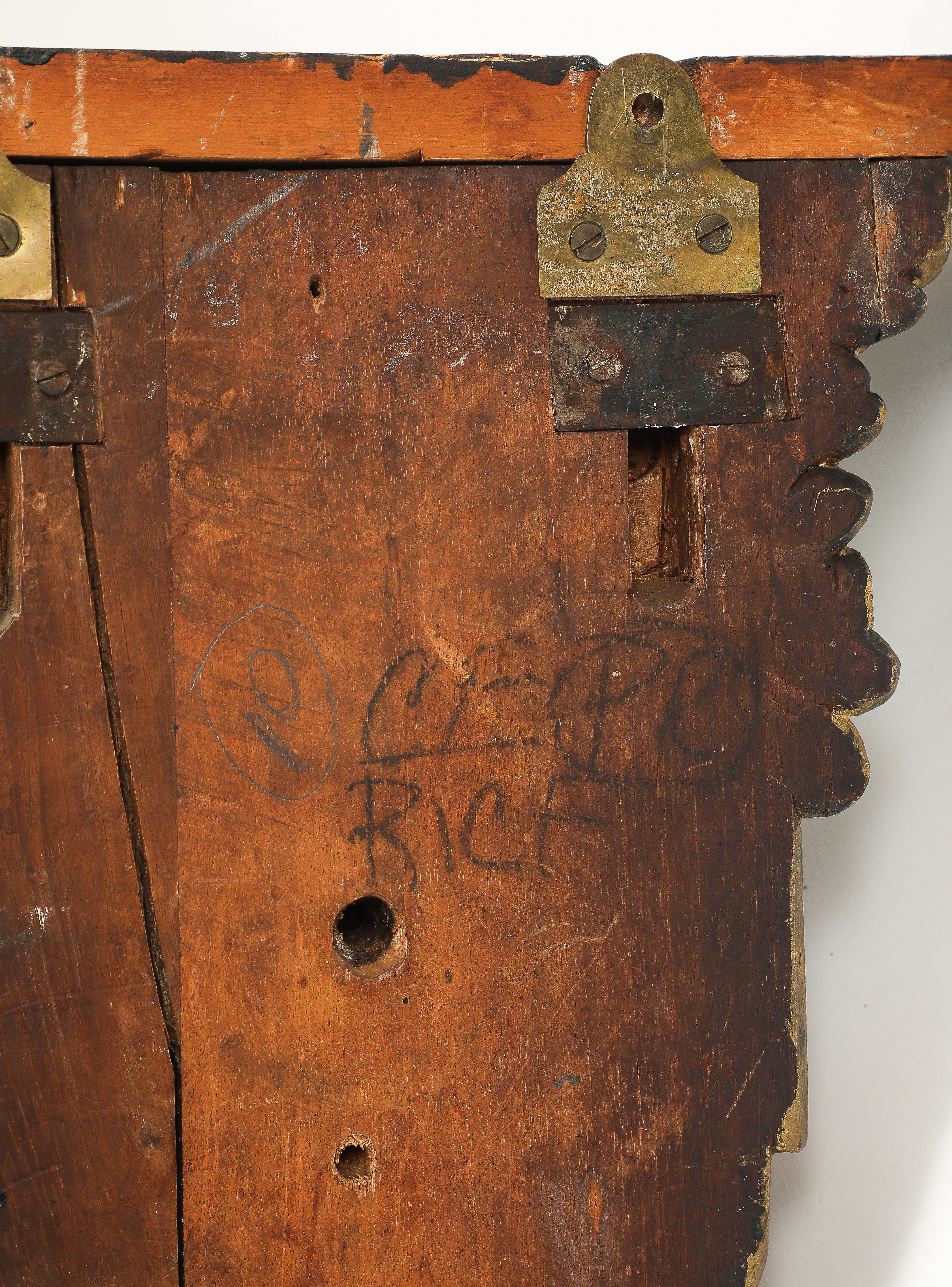 Coppia di mensole da parete inglesi Regency in lacca nera e oro con maschere di leone e anelli in vendita 13