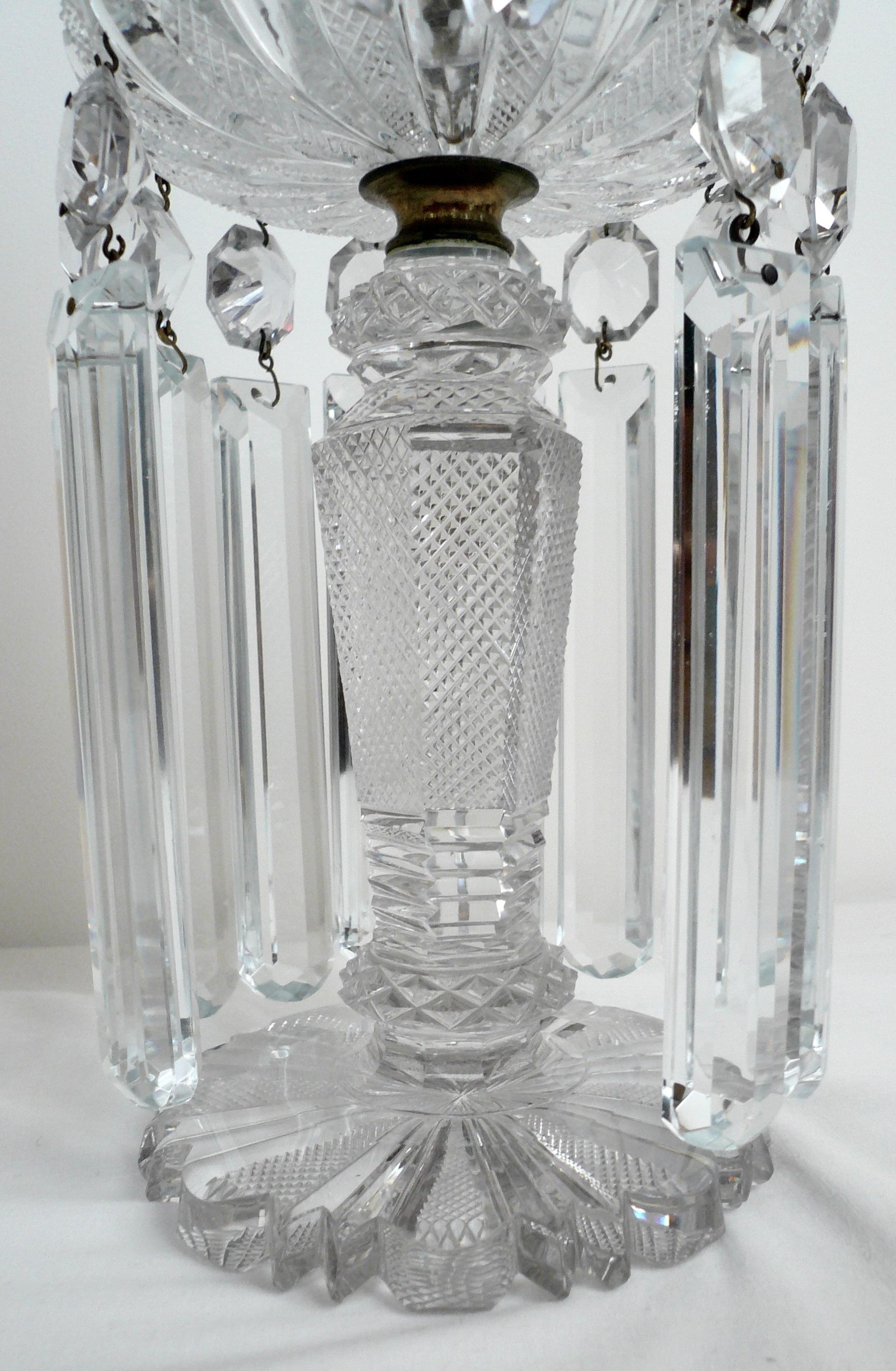 Paar englische Regency-Kerzenständer aus geschliffenem Kristall im Angebot 6