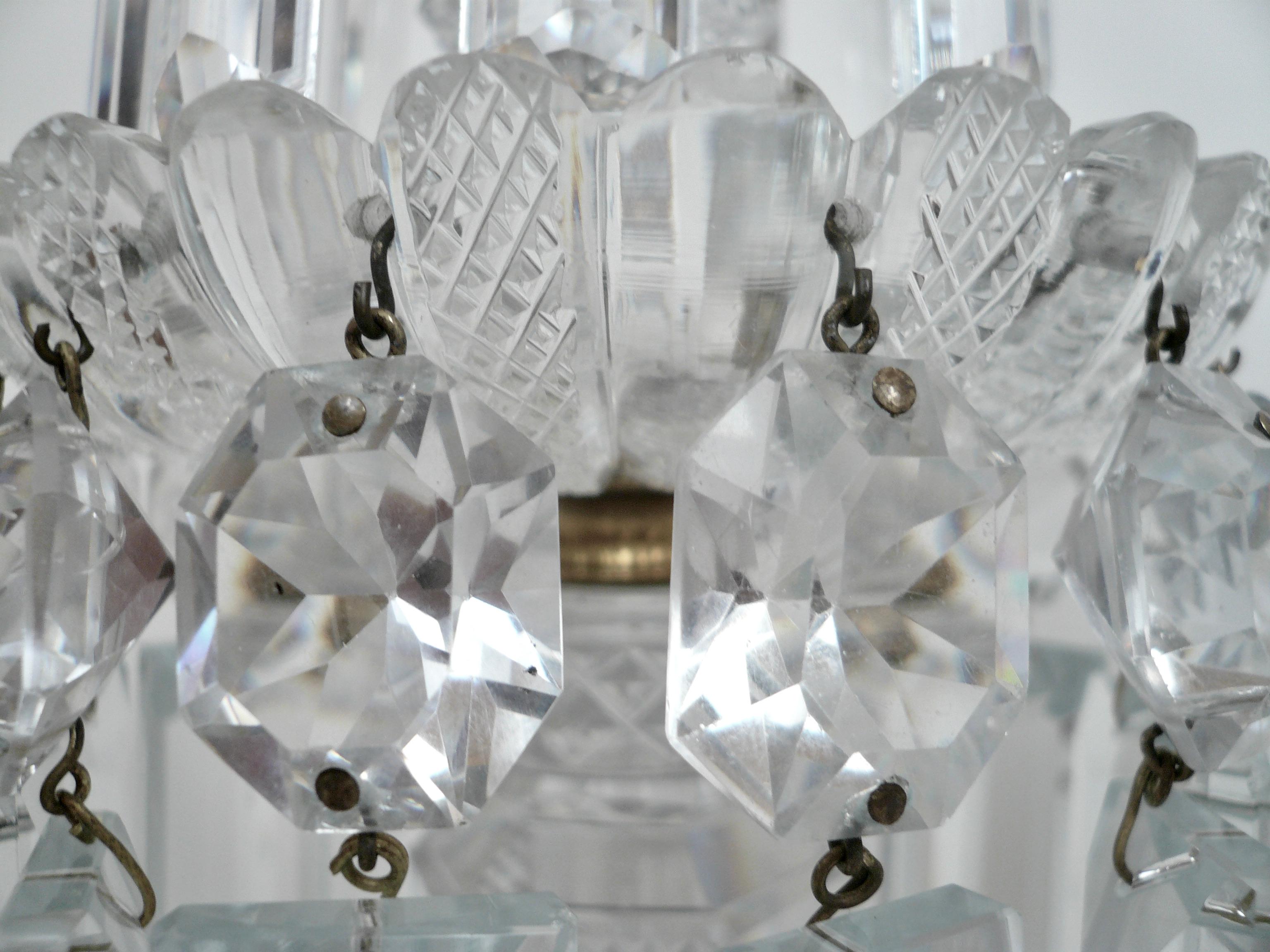 Paire de chandeliers en cristal taillé de style Régence anglaise en vente 5
