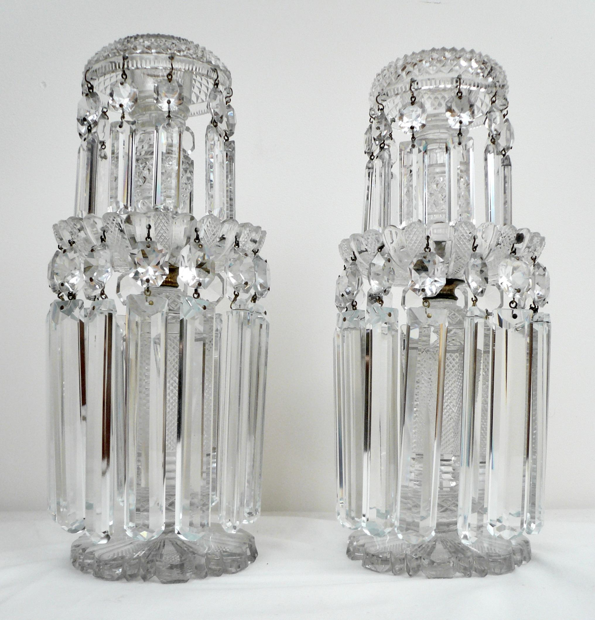Paar englische Regency-Kerzenständer aus geschliffenem Kristall im Angebot 8