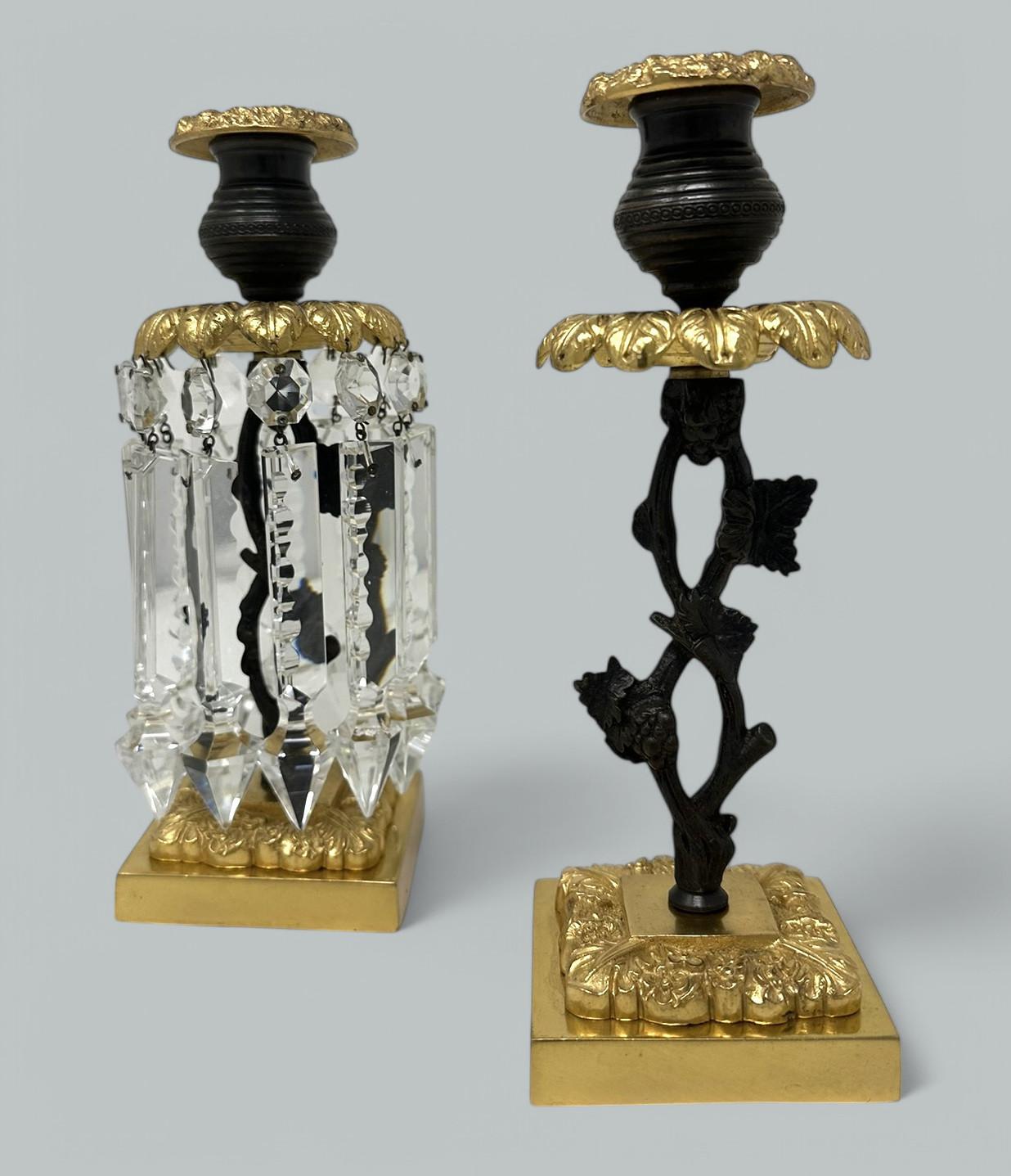 Bronze Paire de chandeliers, chandeliers et candélabres de style English Regency en bronze doré et cristal 19 carats en vente