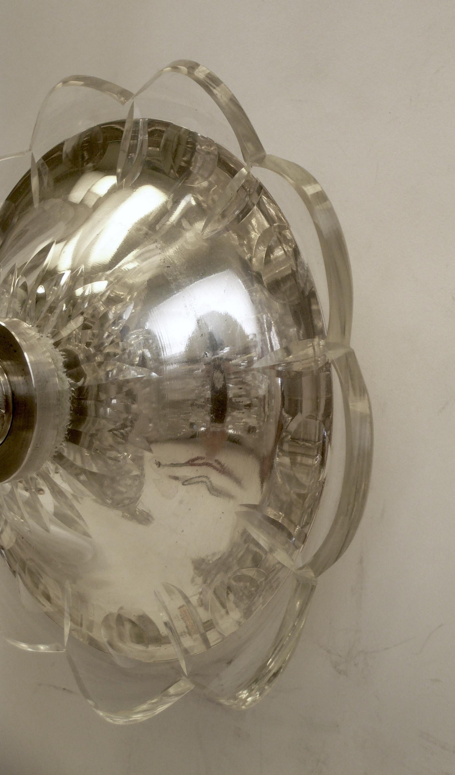 Zwei englische zweiflammige Wandleuchter aus geschliffenem Kristall im Regency-Stil im Angebot 2