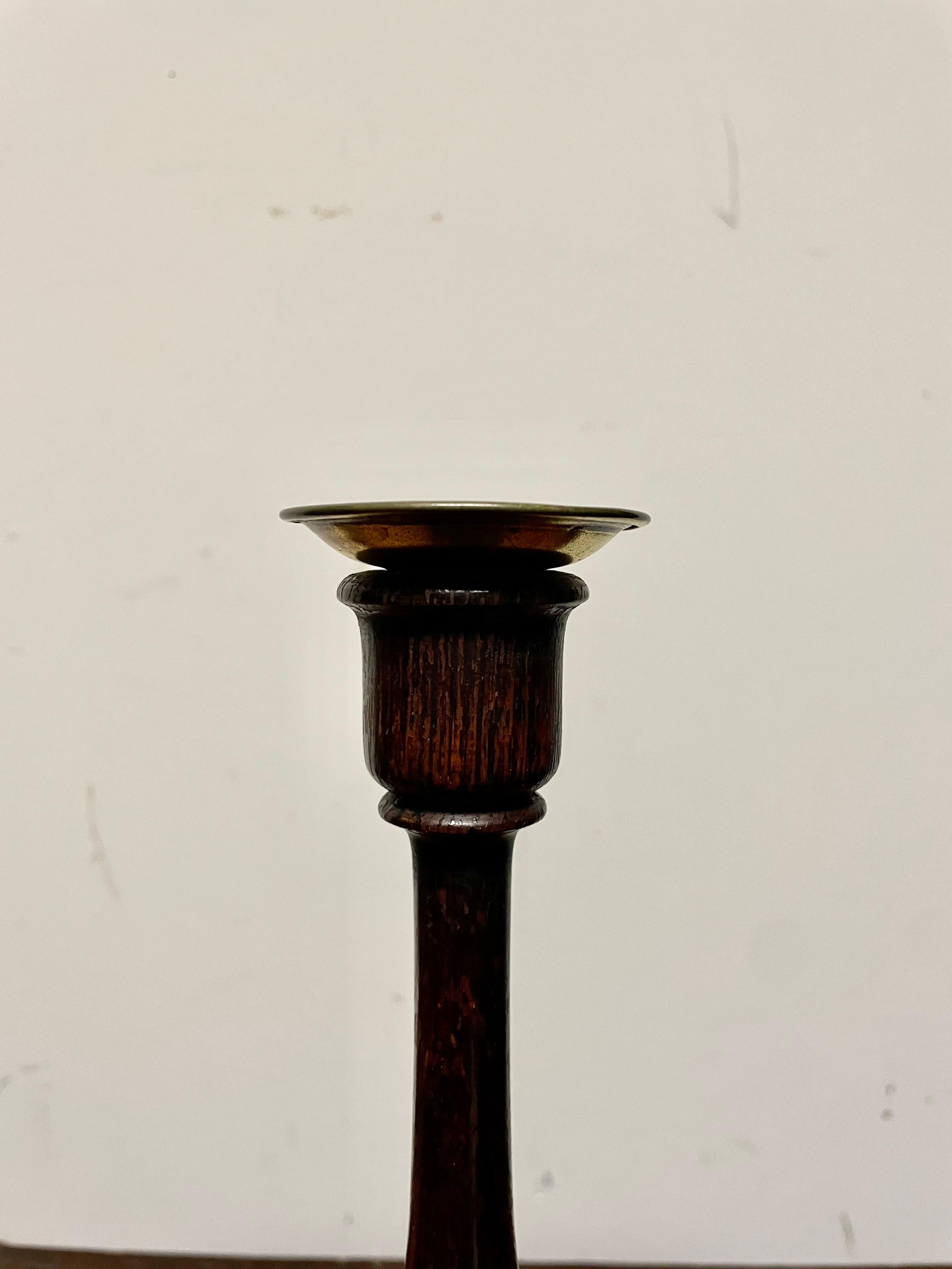 Pair English Turned Elm and Brass Candlesticks, Circa 1900 For Sale 6