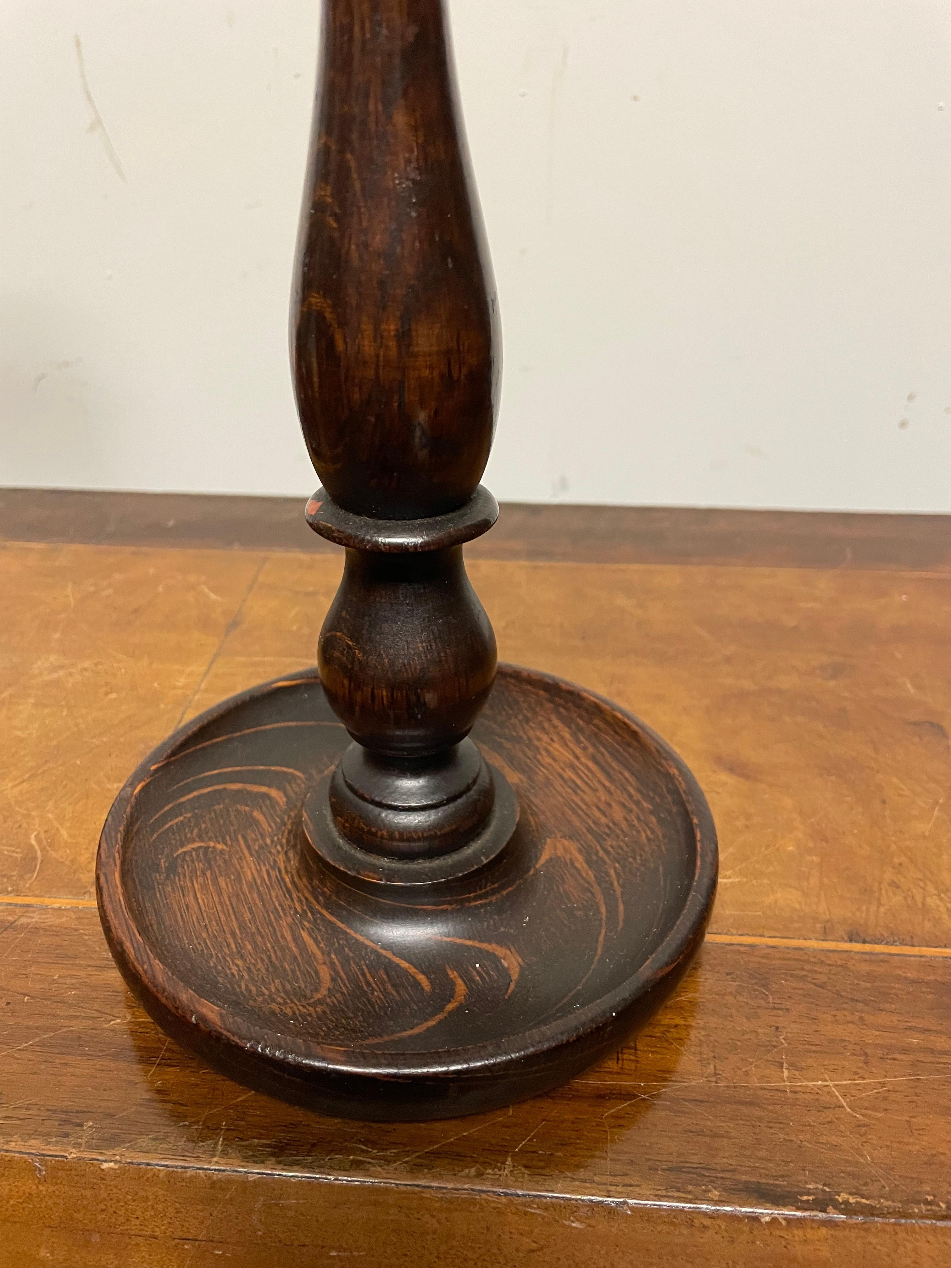 Pair English Turned Elm and Brass Candlesticks, Circa 1900 For Sale 1