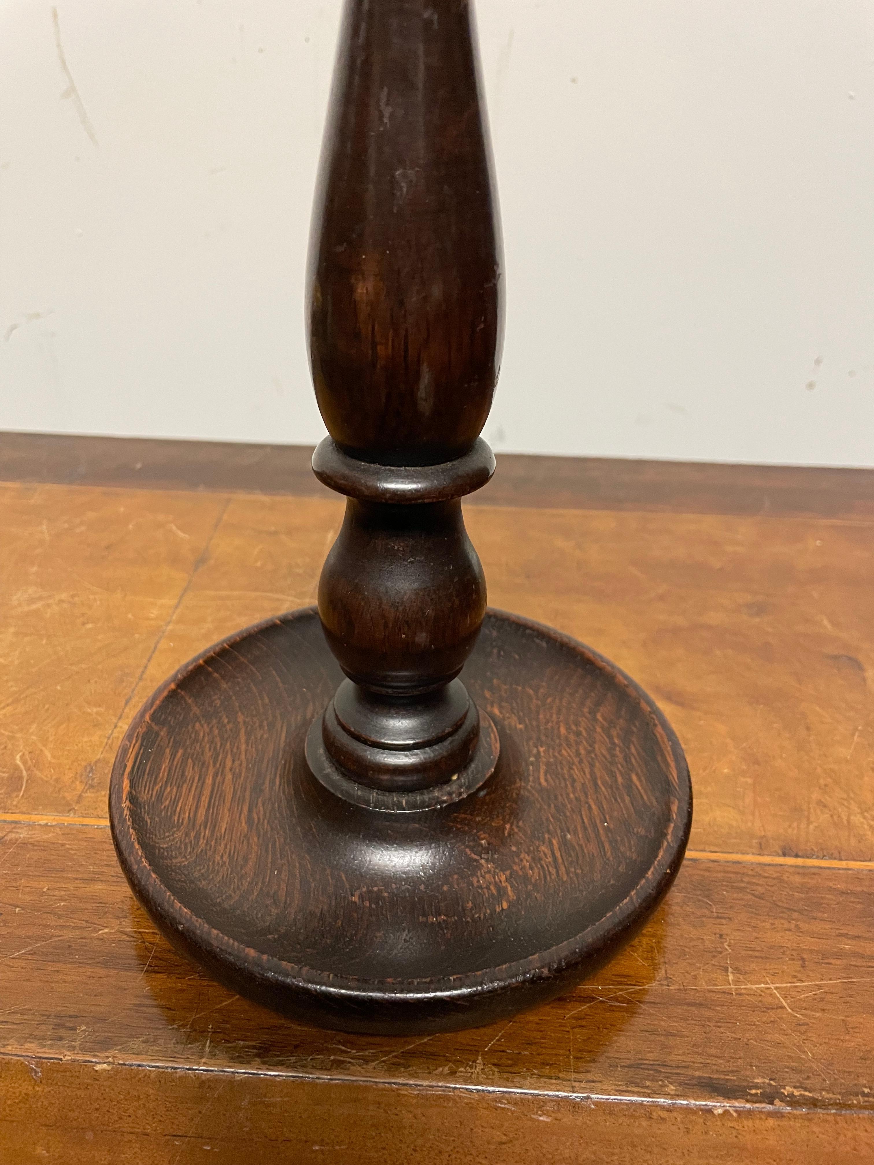 Pair English Turned Elm and Brass Candlesticks, Circa 1900 For Sale 4