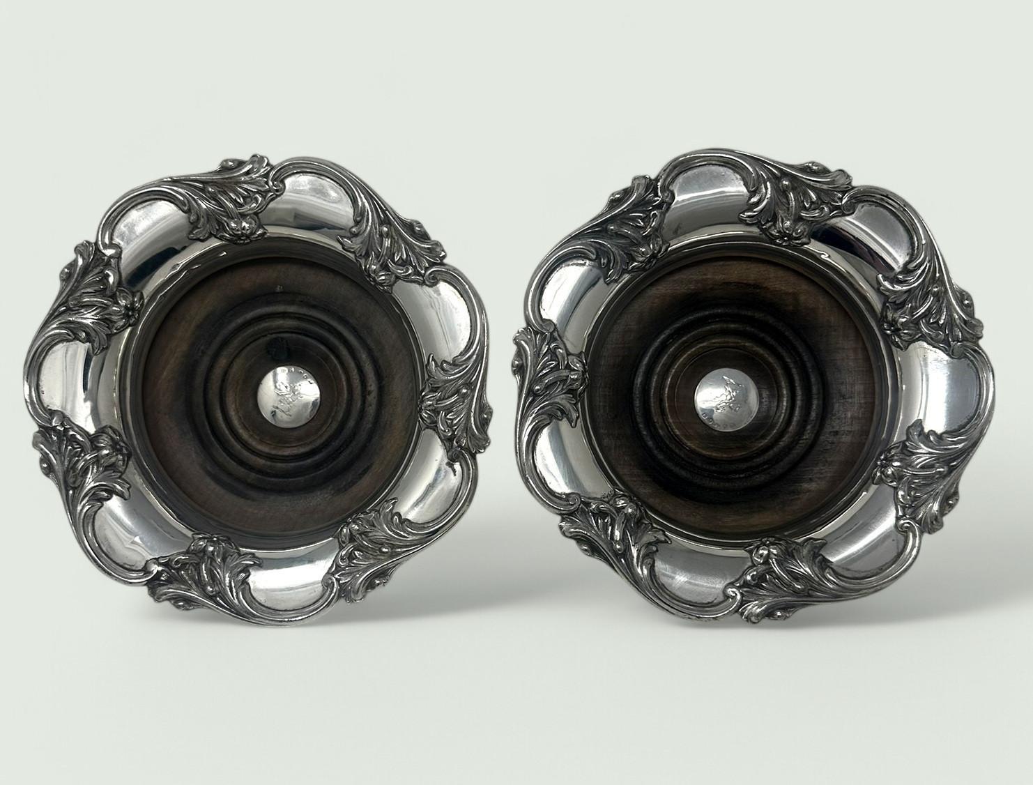 Par de posavasos ingleses victorianos plateados para botellas de vino y champán 1839 Victoriano en venta