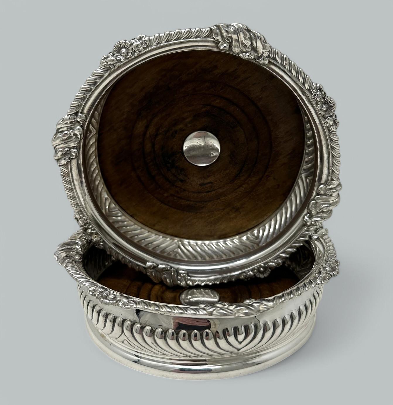 Paar englische viktorianische versilberte Wein-/Champagnerflaschen-Dekanteruntersetzer aus der viktorianischen Zeit 1860 (Viktorianisch) im Angebot