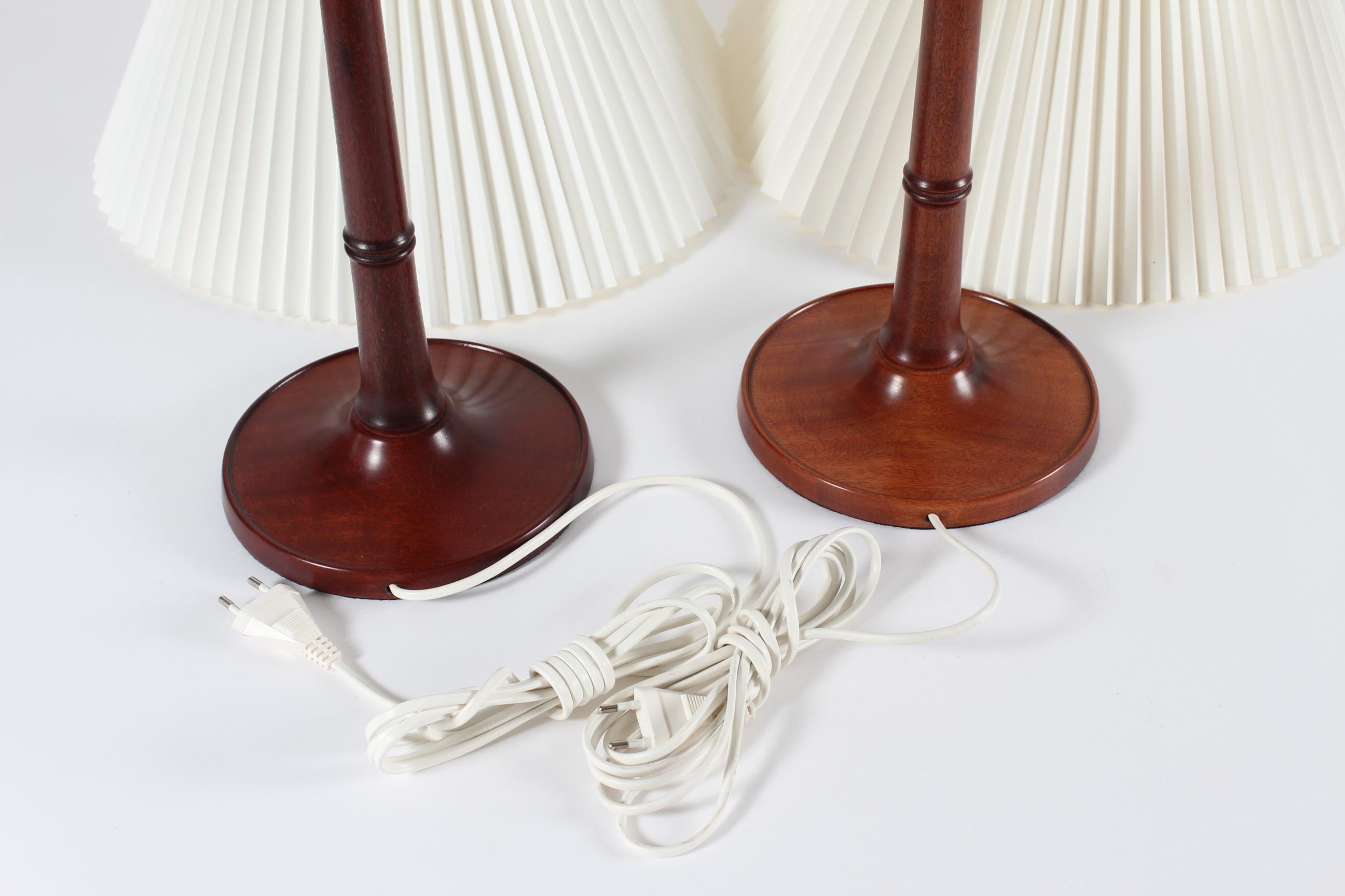 Paire de lampes de bureau Esben Klint en acajou n° 301/27 avec abat-jours d'origine Le Klint en vente 9