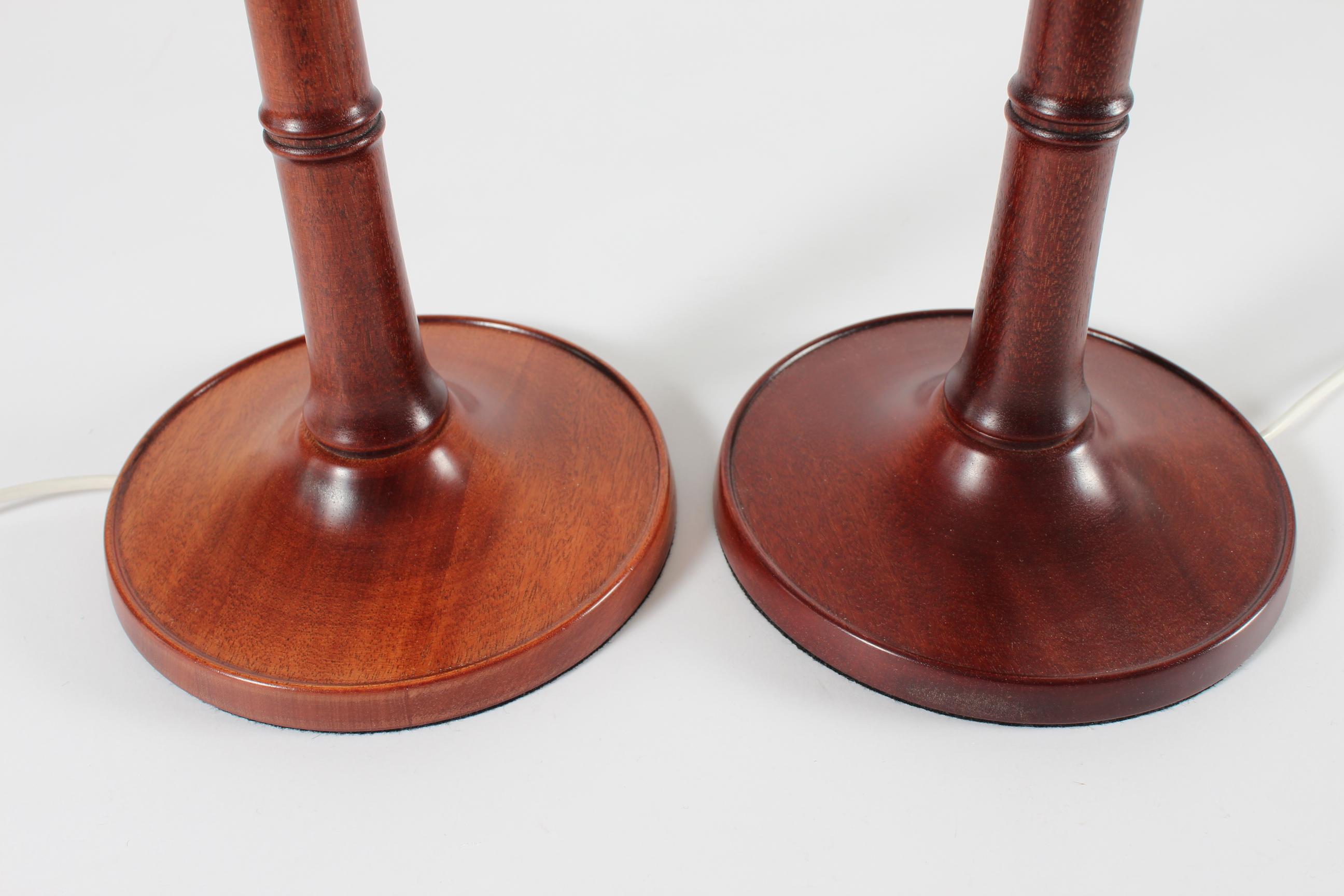 Paire de lampes de bureau Esben Klint en acajou n° 301/27 avec abat-jours d'origine Le Klint en vente 1