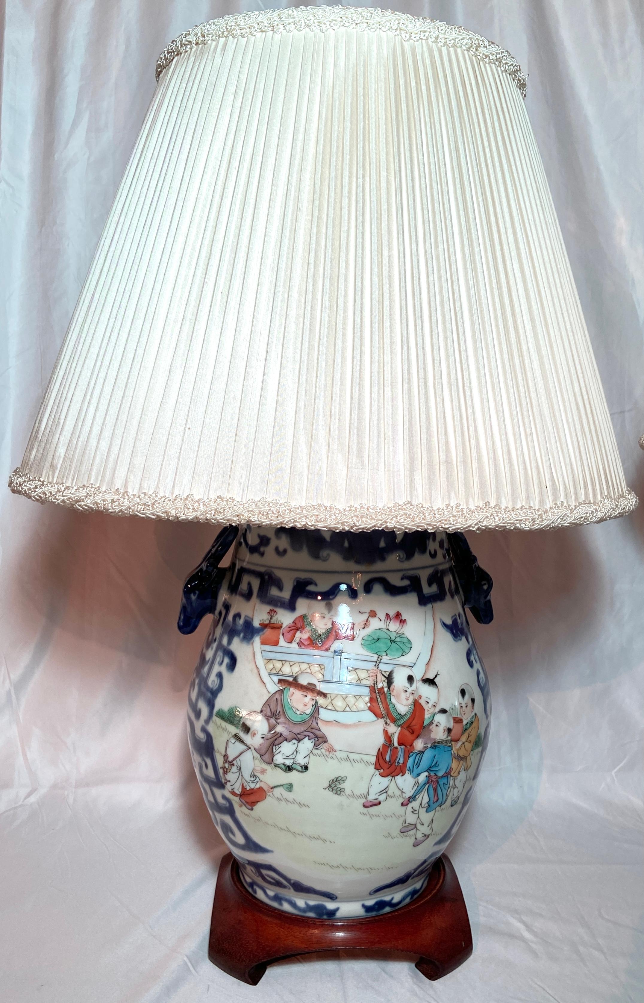 Chinois Paire de lampes en porcelaine 