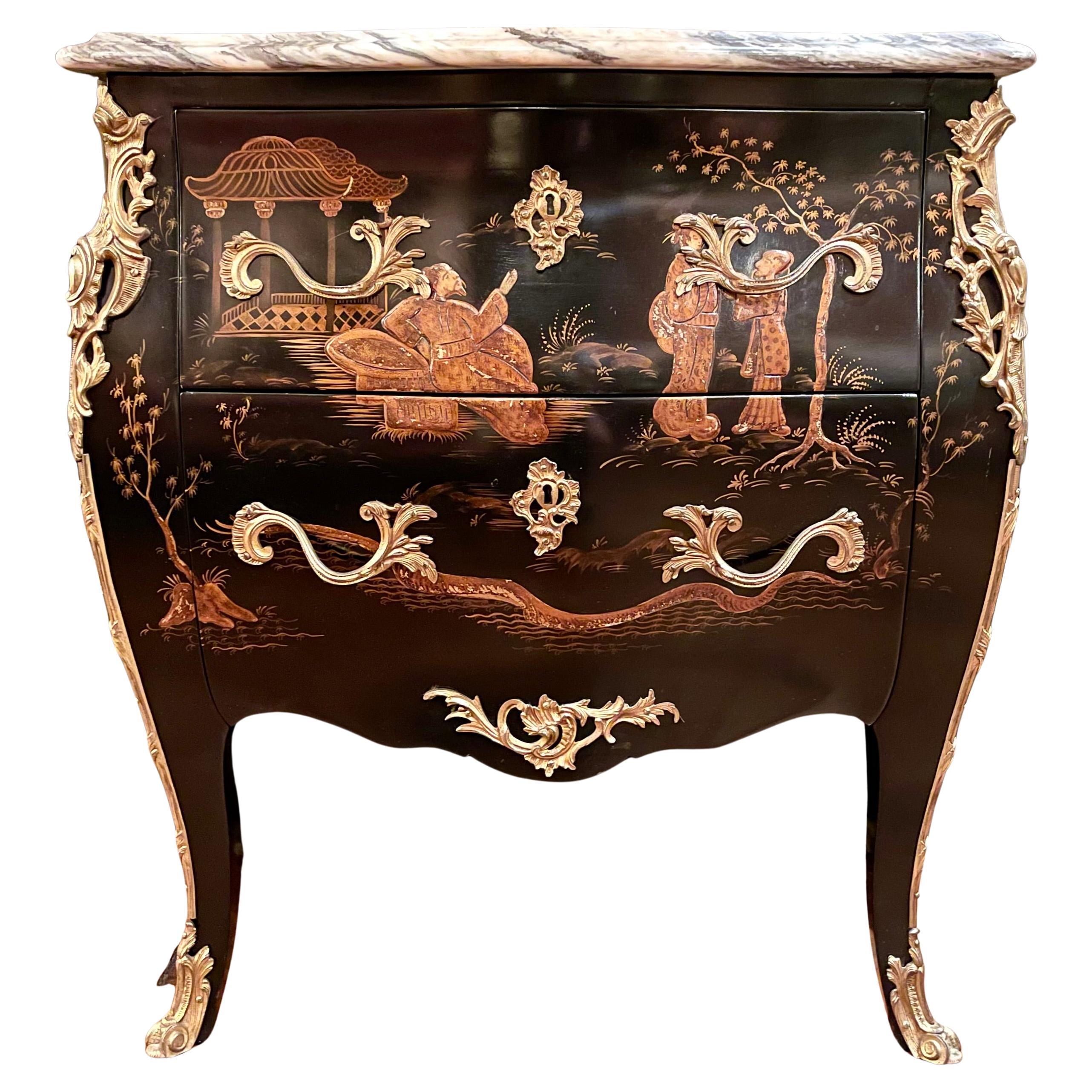 Cineserie Coppia di commodes in lacca con piano in marmo e bronzo dorato, CIRCA 1950 in vendita