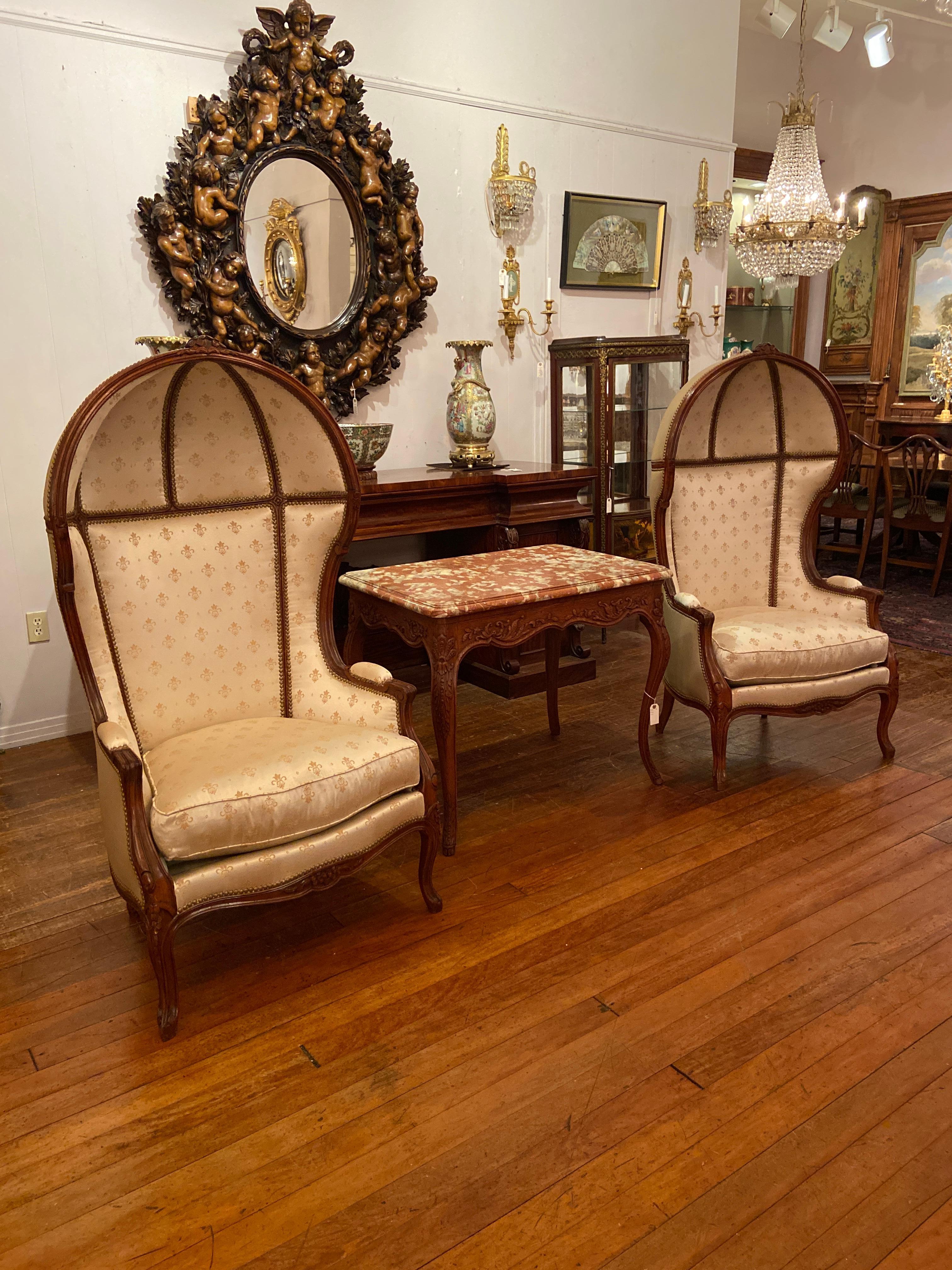 Pair Estate French Walnut Fleur-de-lis Upholstered Balloon Canopy Porters Chairs In Good Condition In New Orleans, LA