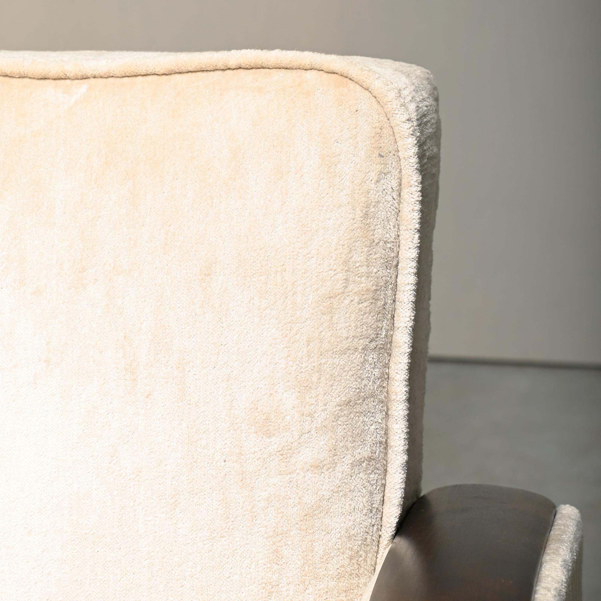 Paire de fauteuils Art déco européens en velours Première moitié du 20e siècle en vente 5