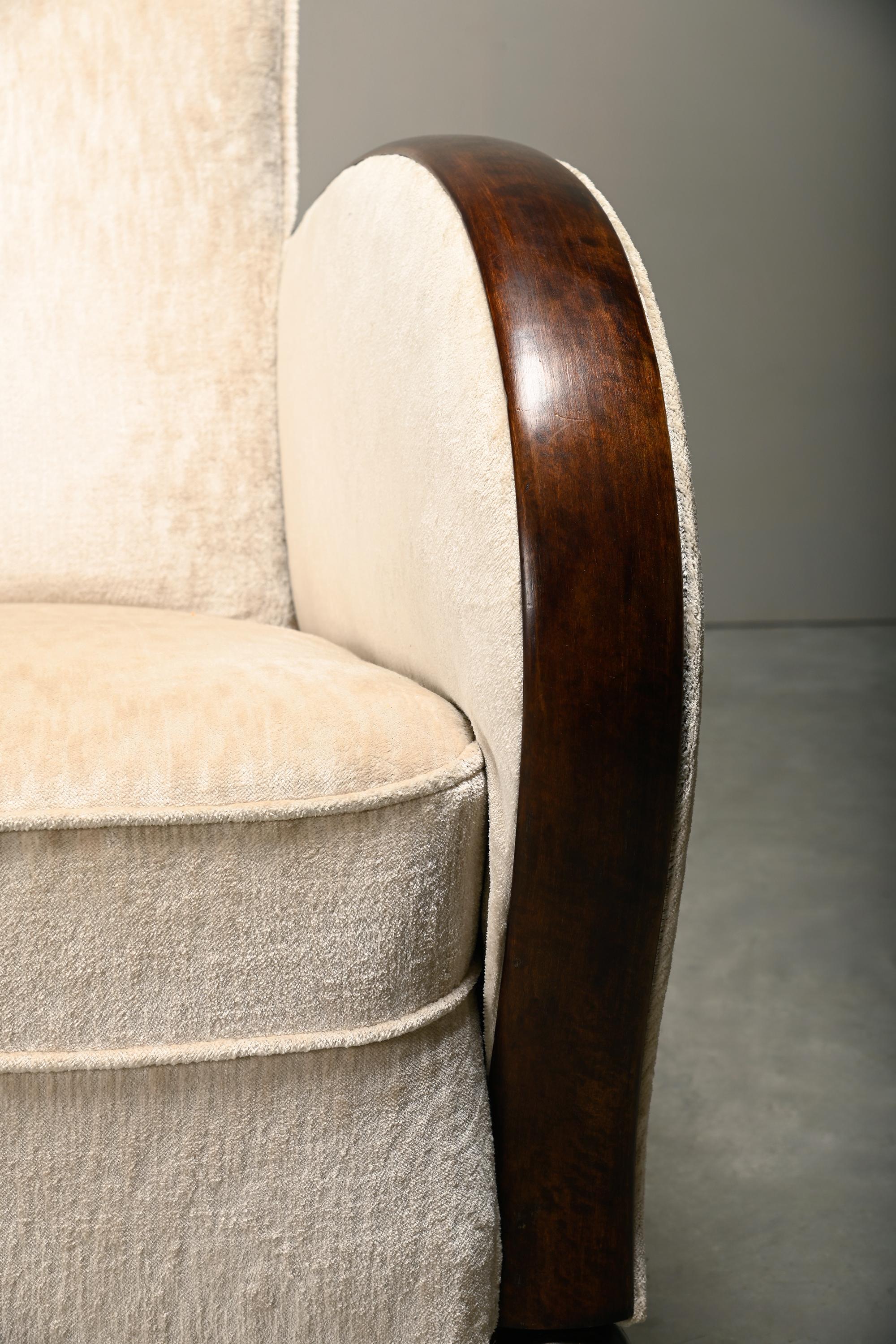 Paire de fauteuils Art déco européens en velours Première moitié du 20e siècle en vente 9