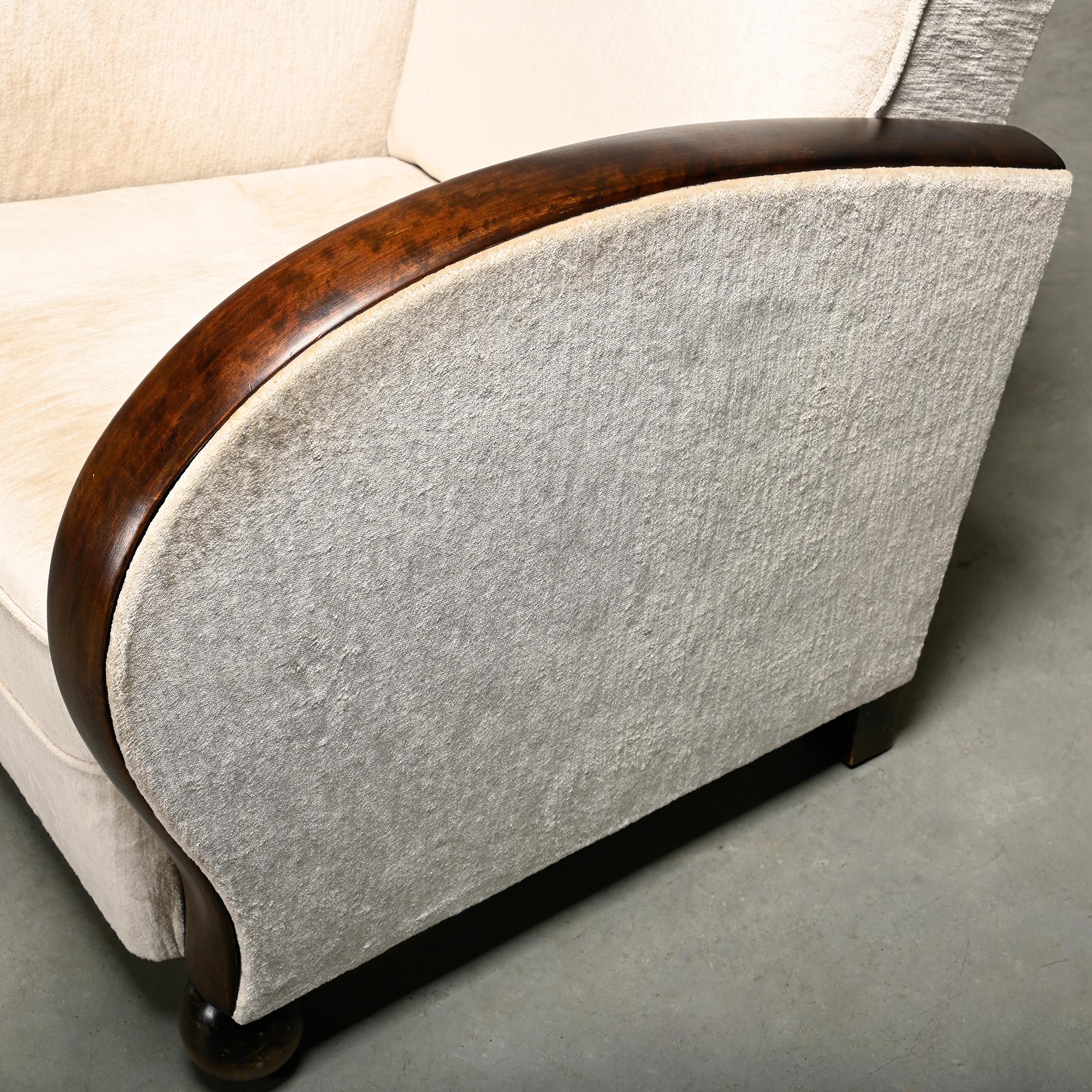 Paire de fauteuils Art déco européens en velours Première moitié du 20e siècle en vente 10