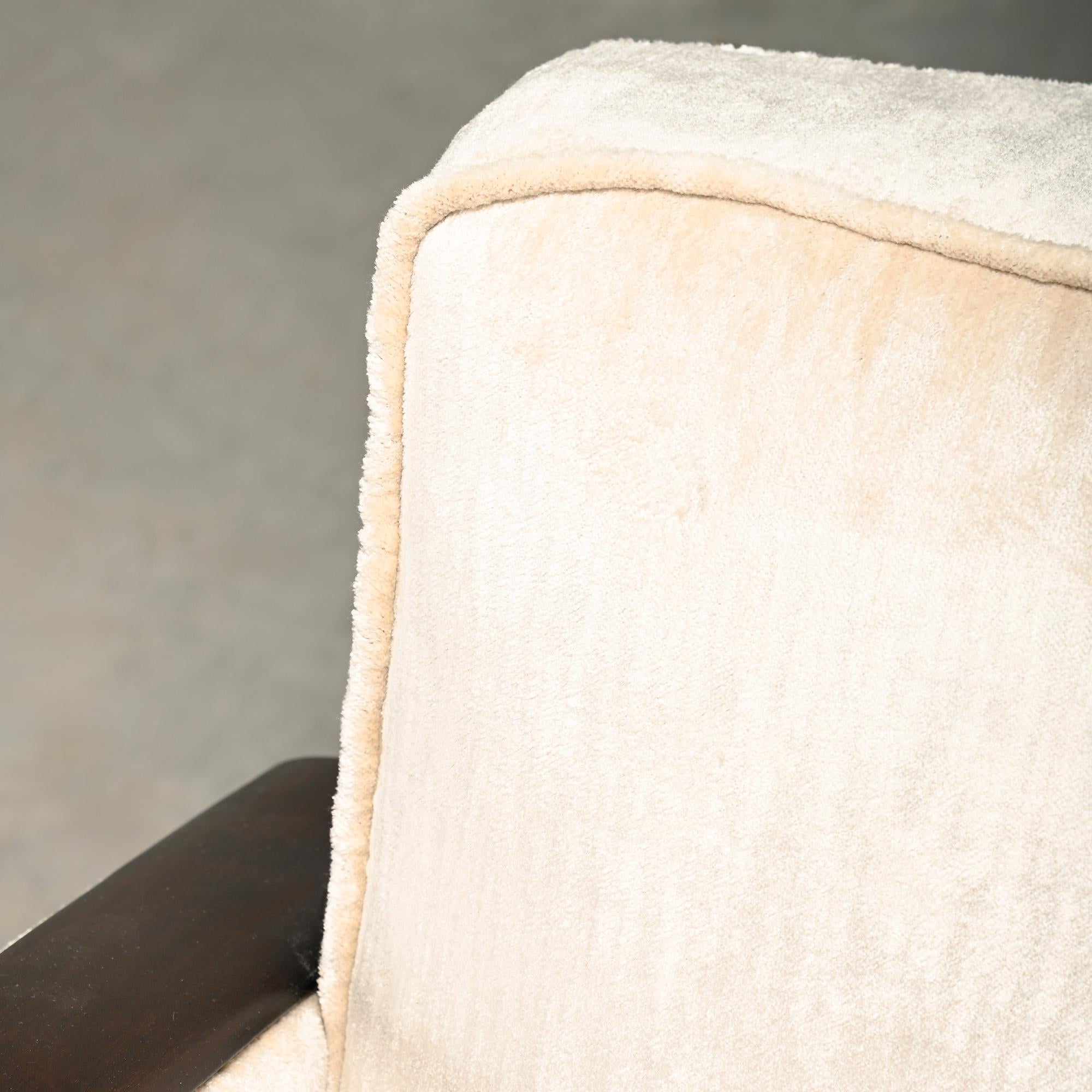 Paire de fauteuils Art déco européens en velours Première moitié du 20e siècle en vente 14