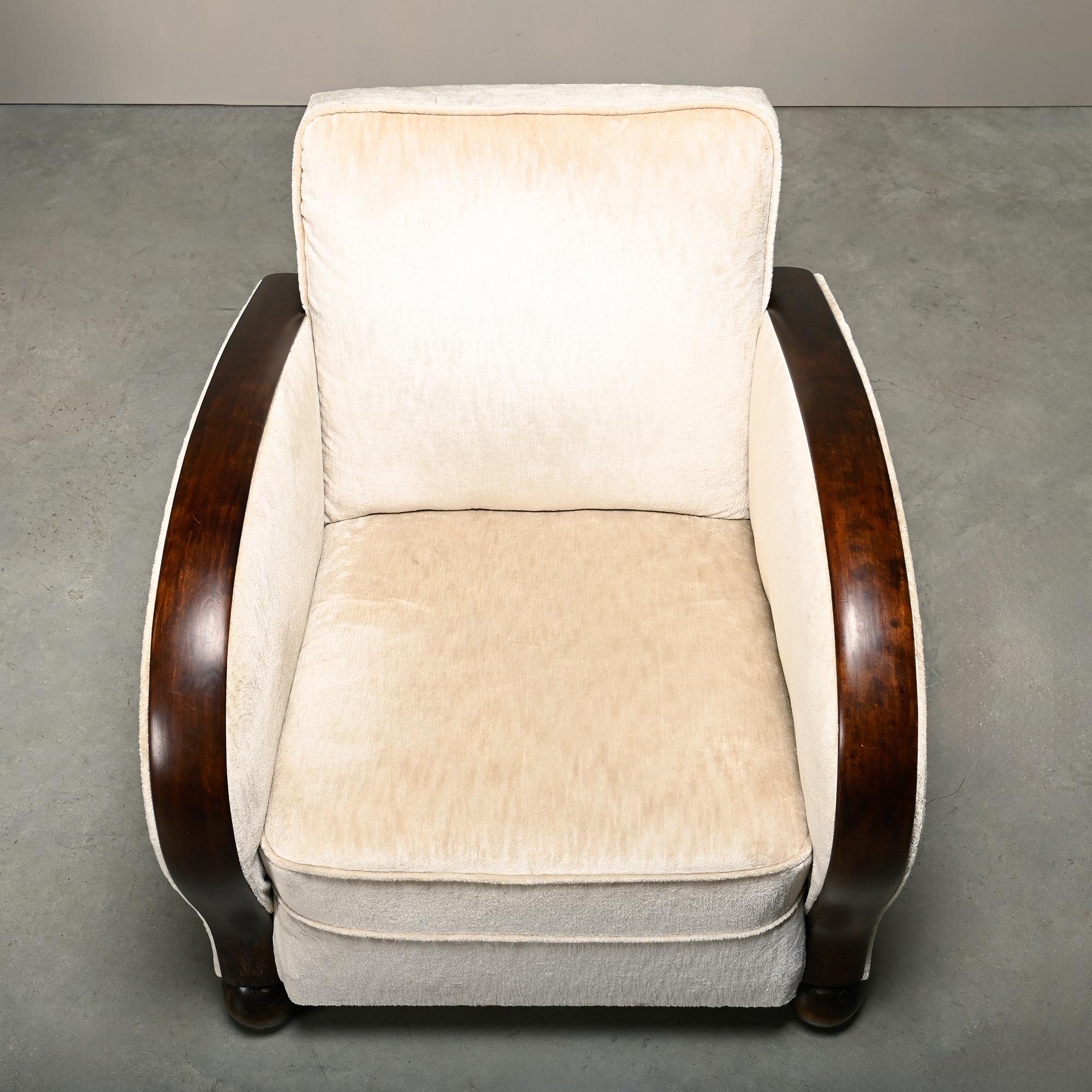 Paire de fauteuils Art déco européens en velours Première moitié du 20e siècle en vente 2