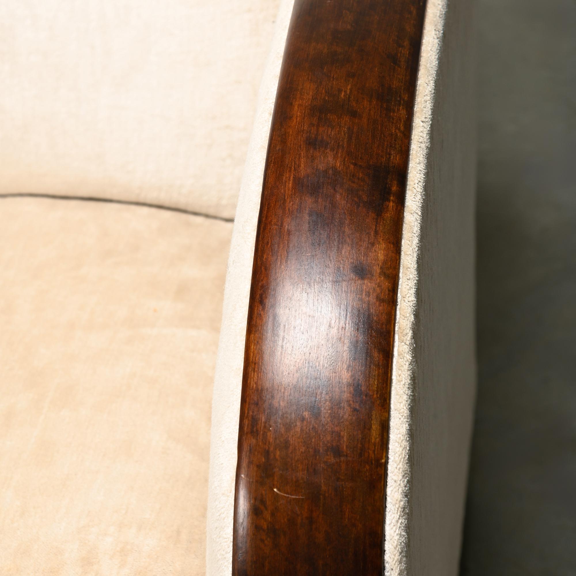 Paire de fauteuils Art déco européens en velours Première moitié du 20e siècle en vente 3