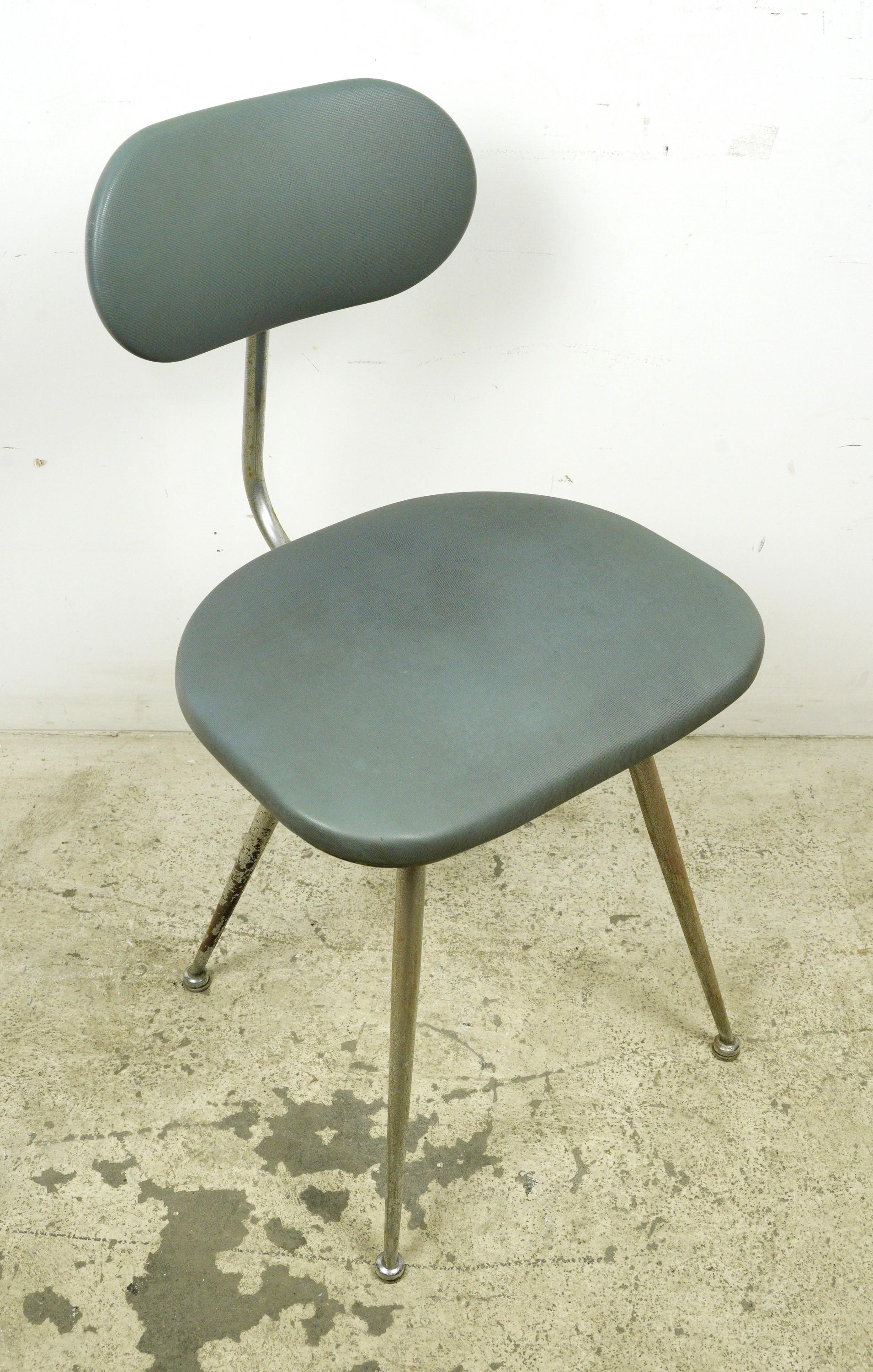 Pair European Brevets Steel Mid-Century Modern Chairs For Sale 1