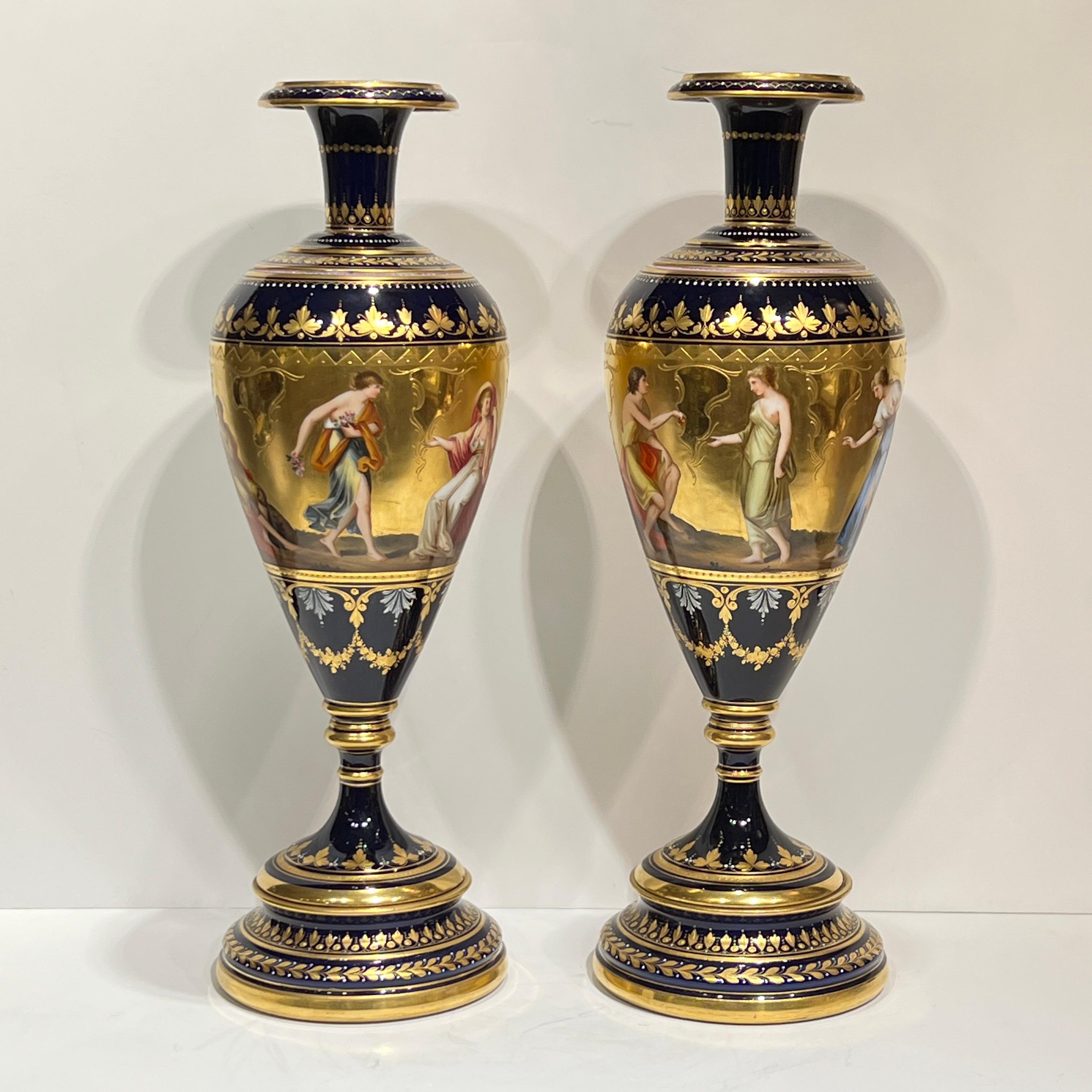 Doré Paire de vases exceptionnels en porcelaine Royal Vienna Porcelain du 19e siècle en vente