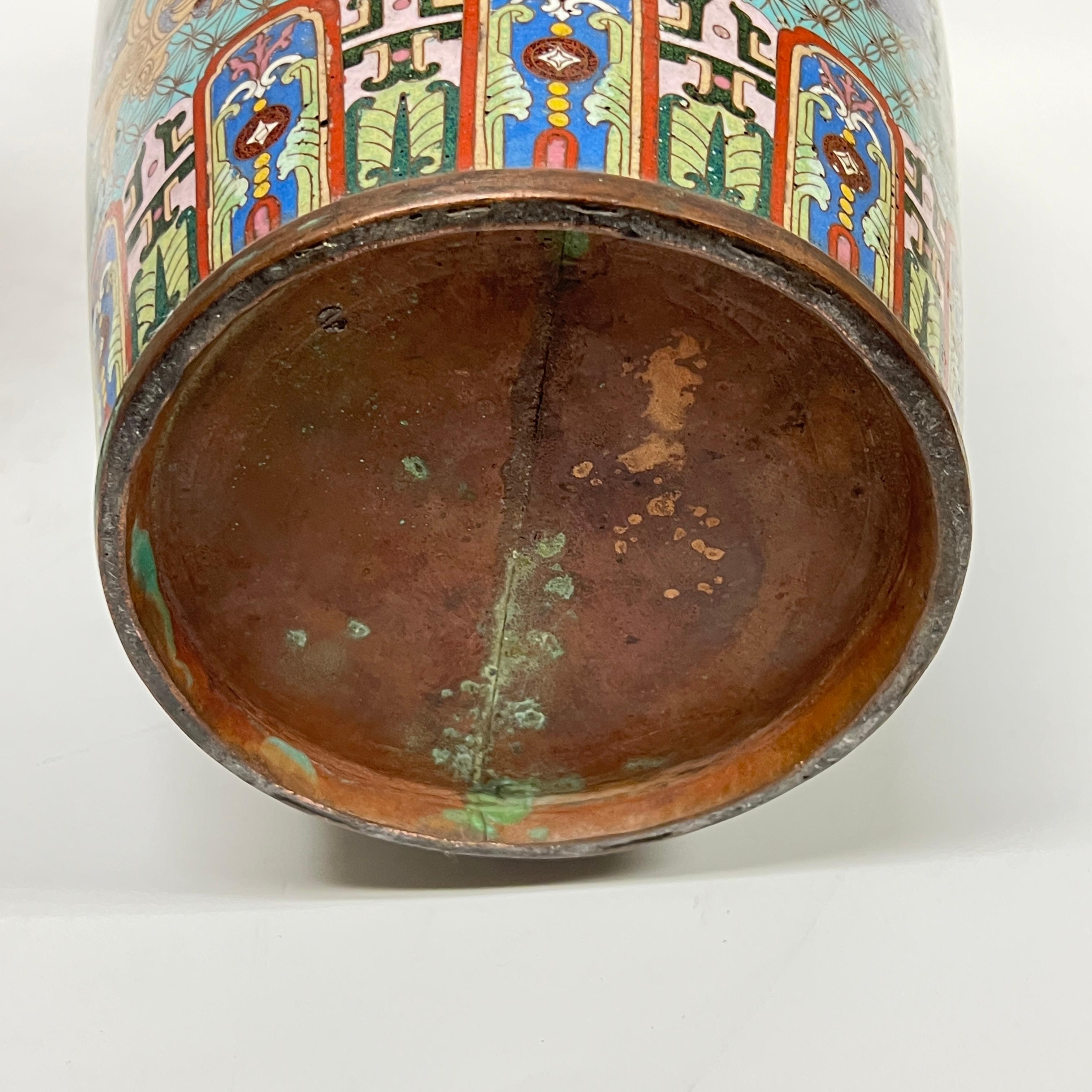 Coppia di eccezionali vasi antichi giapponesi del periodo Meiji in metallo smaltato a cloisonne in vendita 4