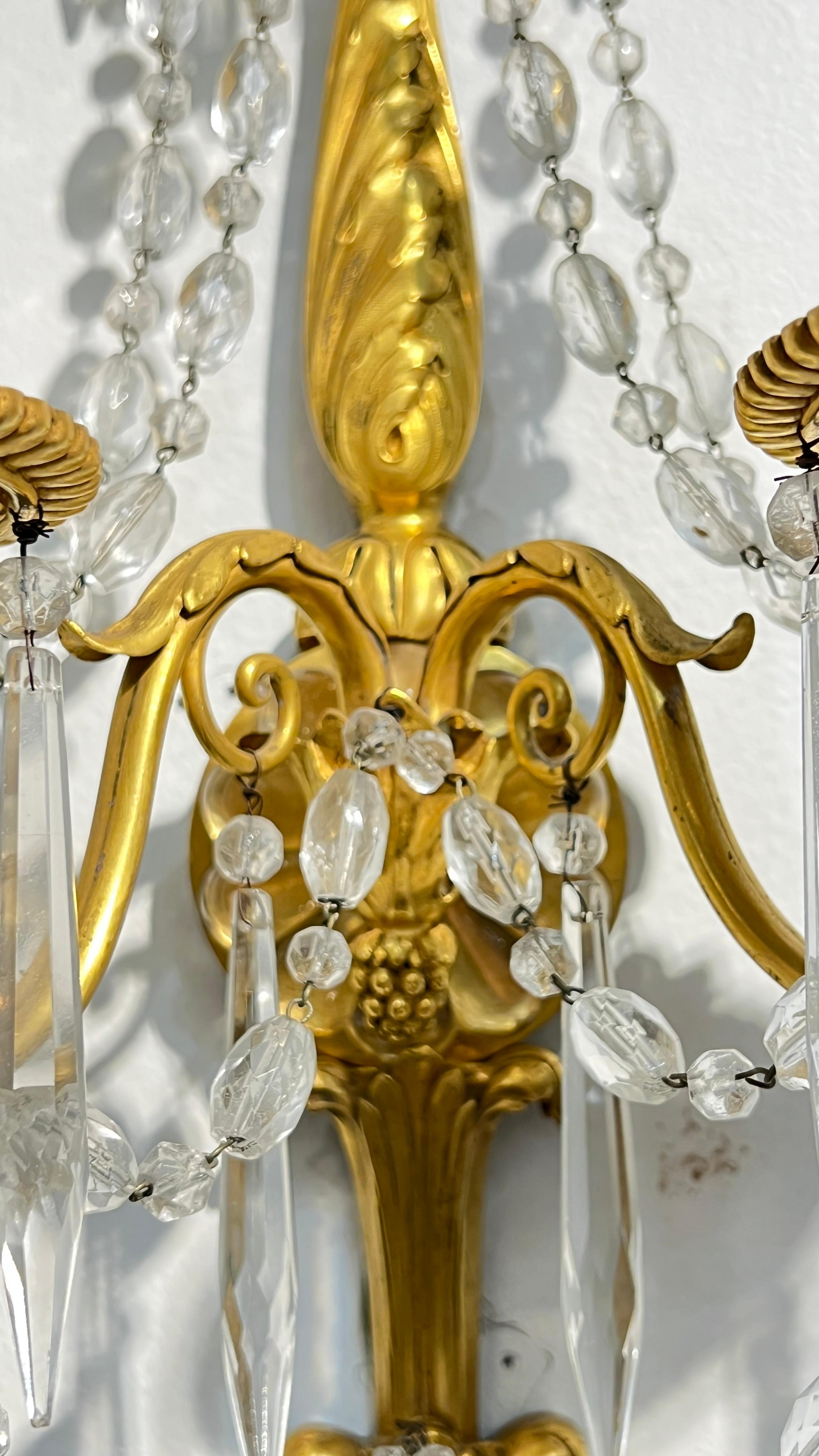 Paire d'exceptionnelles appliques à deux lumières en bronze doré de style Louis XVI en vente 8
