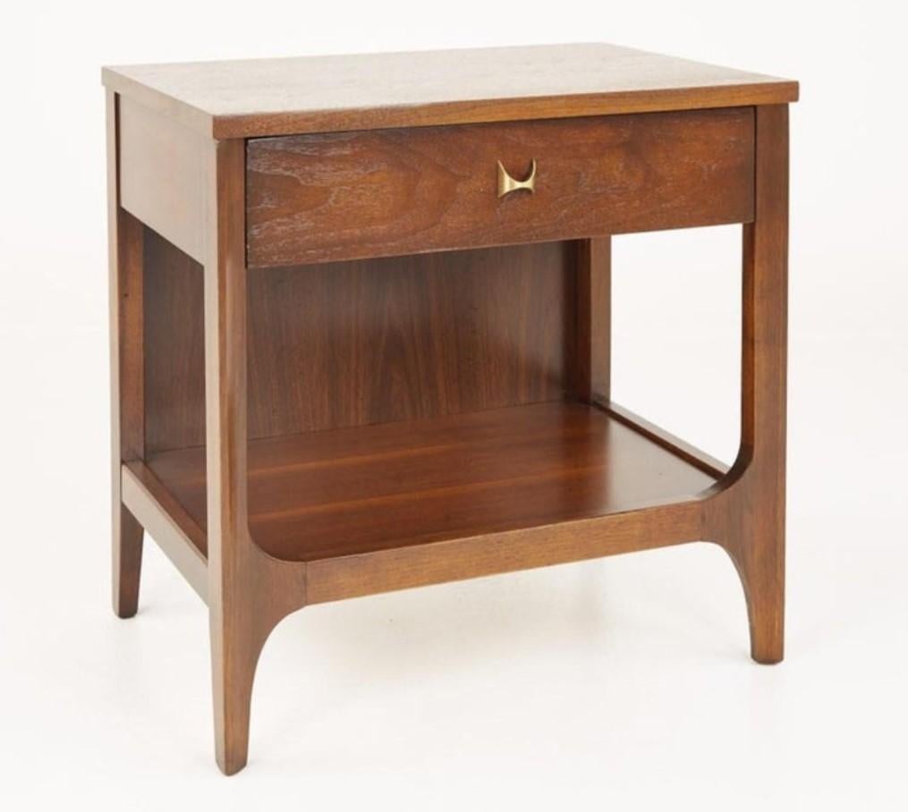Late 20th Century Pair Expertly Restored Broyhill Brasilia Walnut & Brass Nightstands End Tables