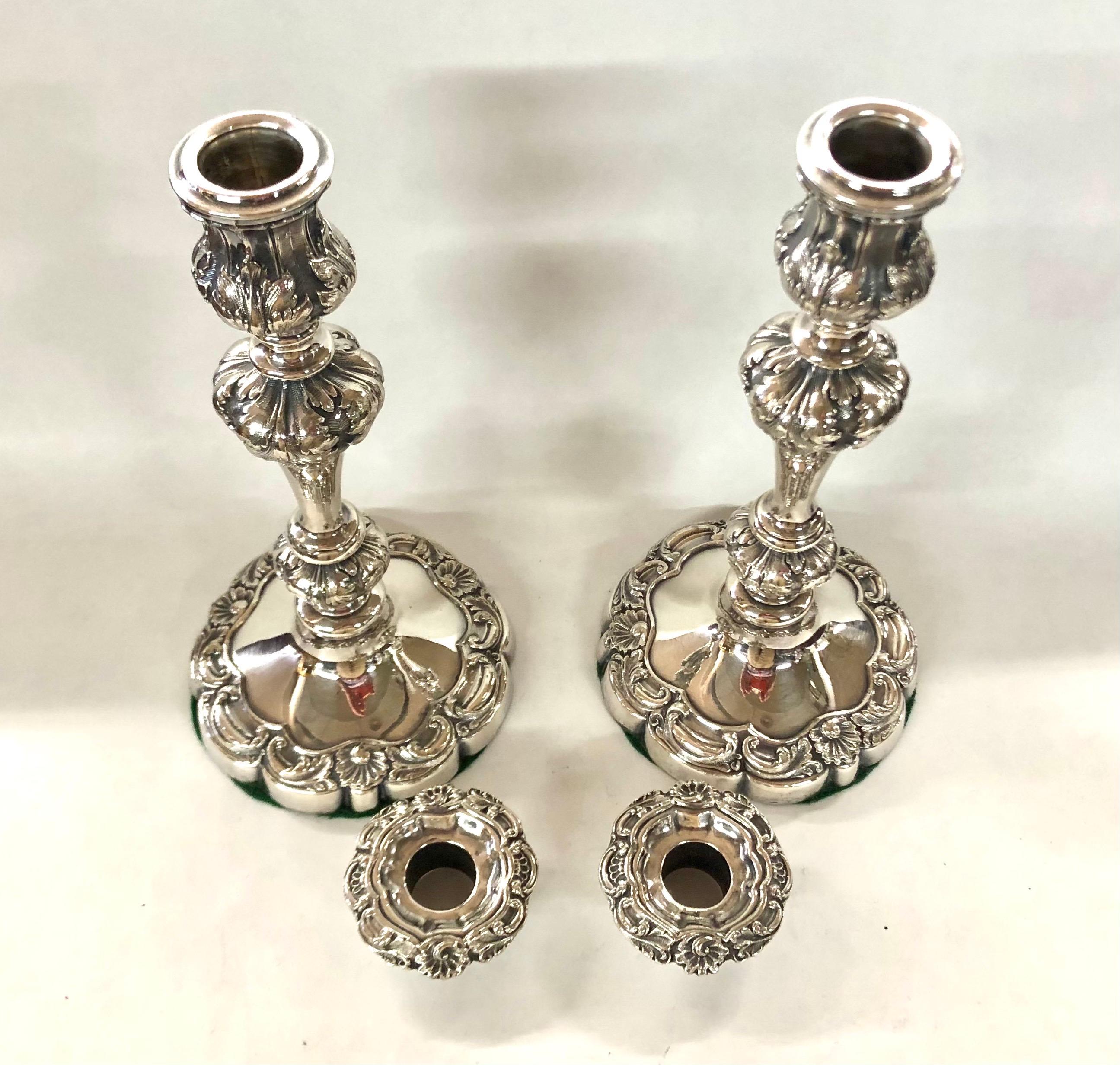 Pair Fabulous Antique English Sheffield Plate Rococo Shell Motif Candlesticks In Good Condition For Sale In Charleston, SC