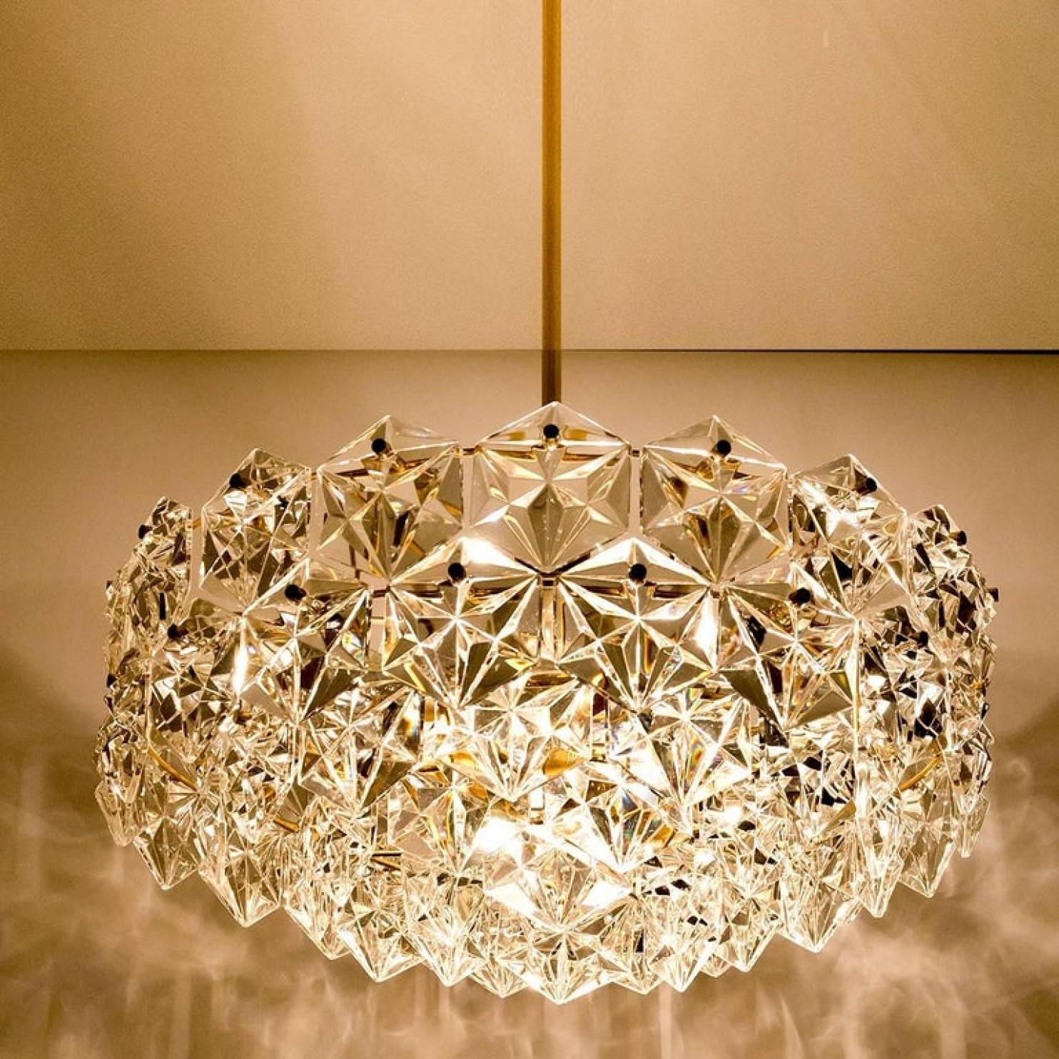 Plaqué or Paire d'appliques à facettes en cristal et doré de Kinkeldey, Allemagne en vente