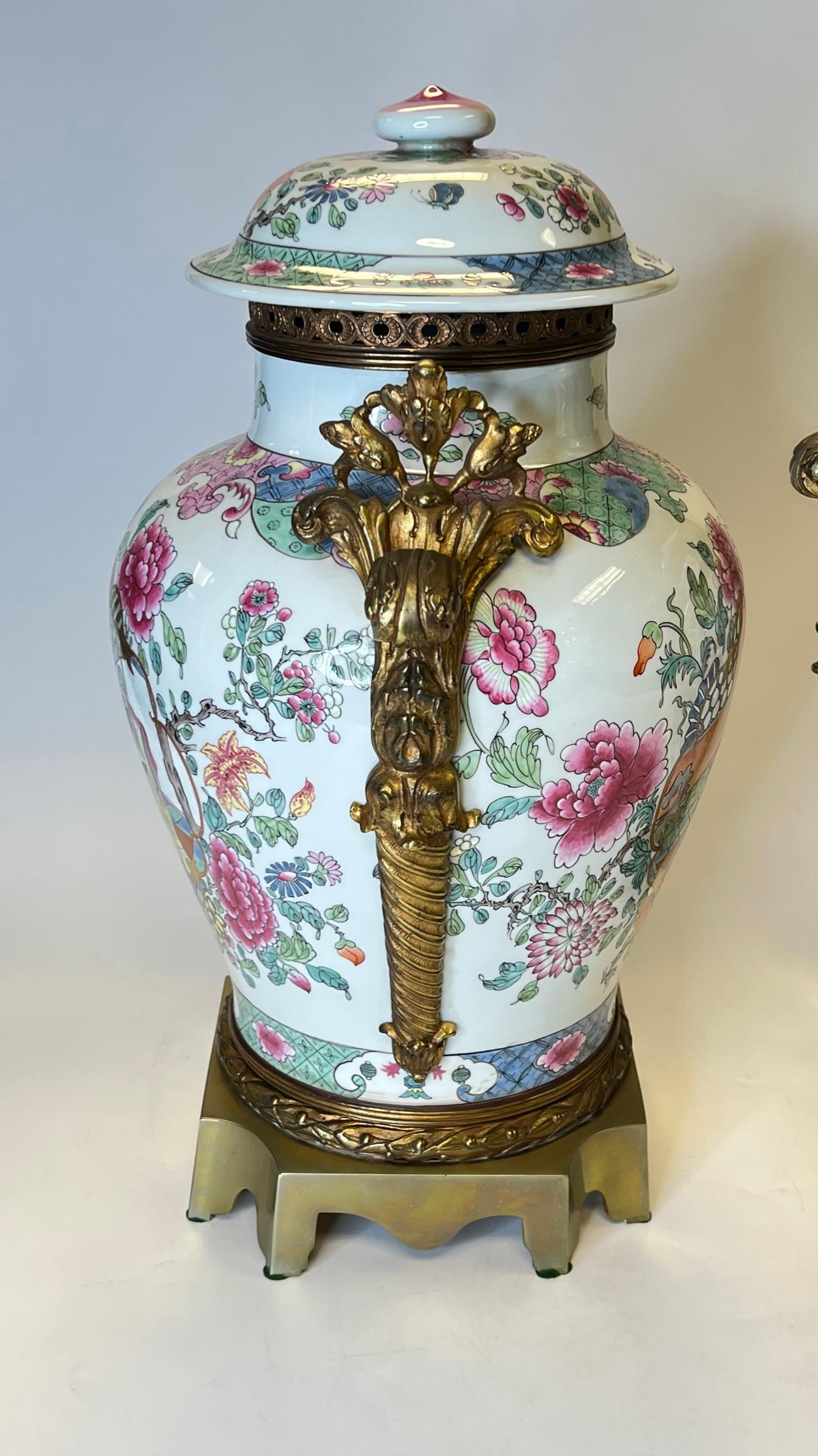 Paar Famille Rose Chinesisch Ingwer Jars mit Bronze Halterungen im Angebot 10