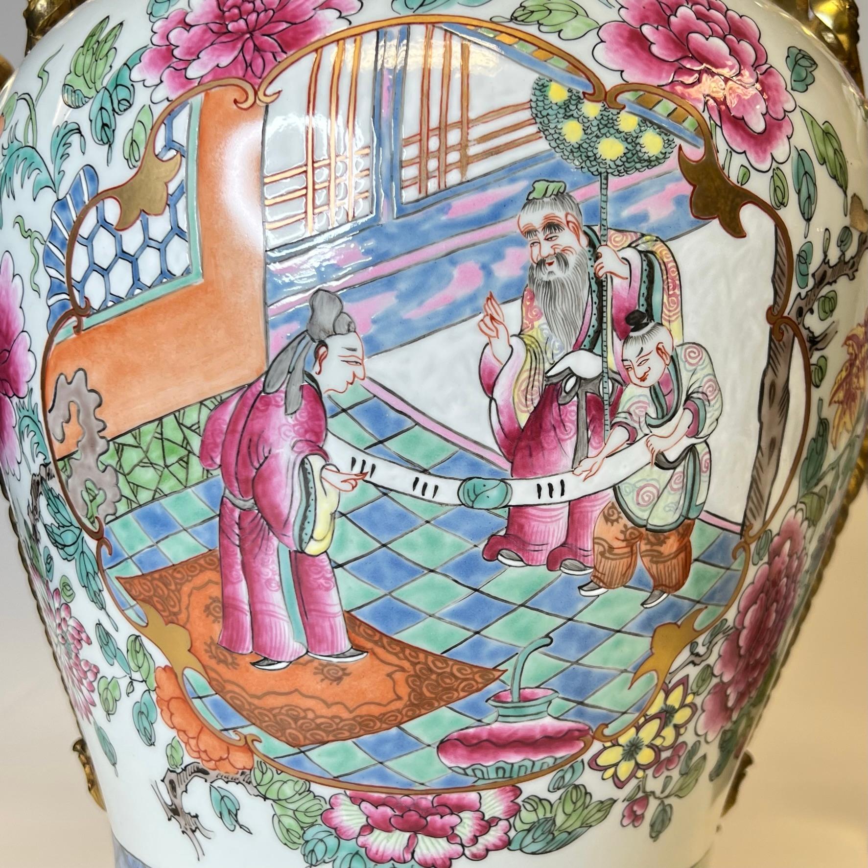 Paar Famille Rose Chinesisch Ingwer Jars mit Bronze Halterungen im Angebot 15