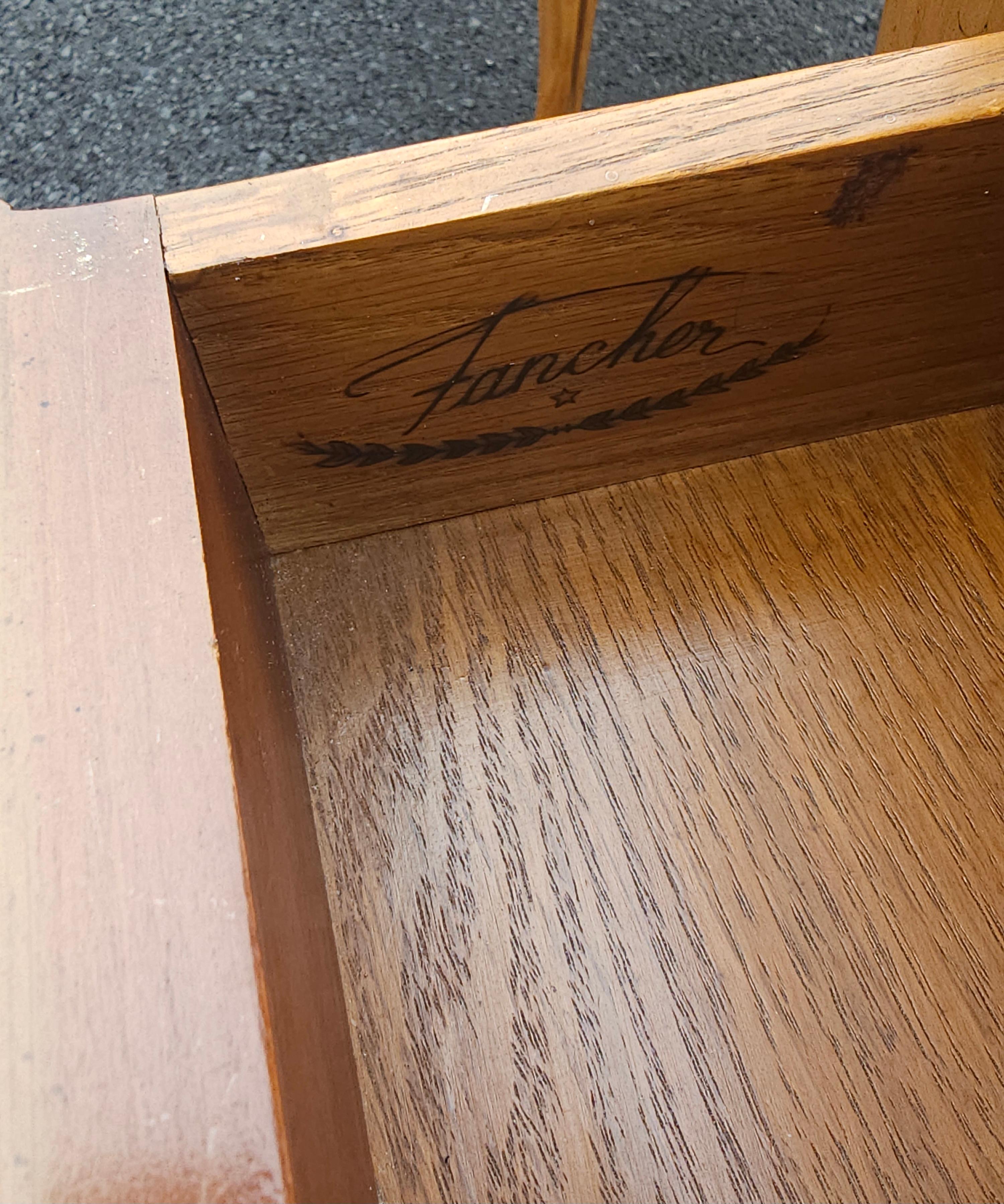 Pareja de mesillas de noche de madera de frutal de estilo provincial francés de Fancher Furniture en venta 9