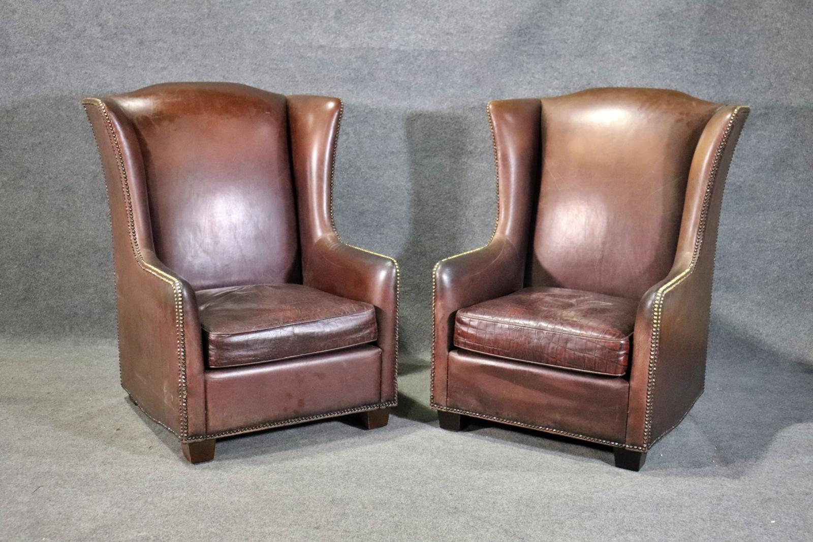 Description
Leather. Nailhead trim. 44 1/2