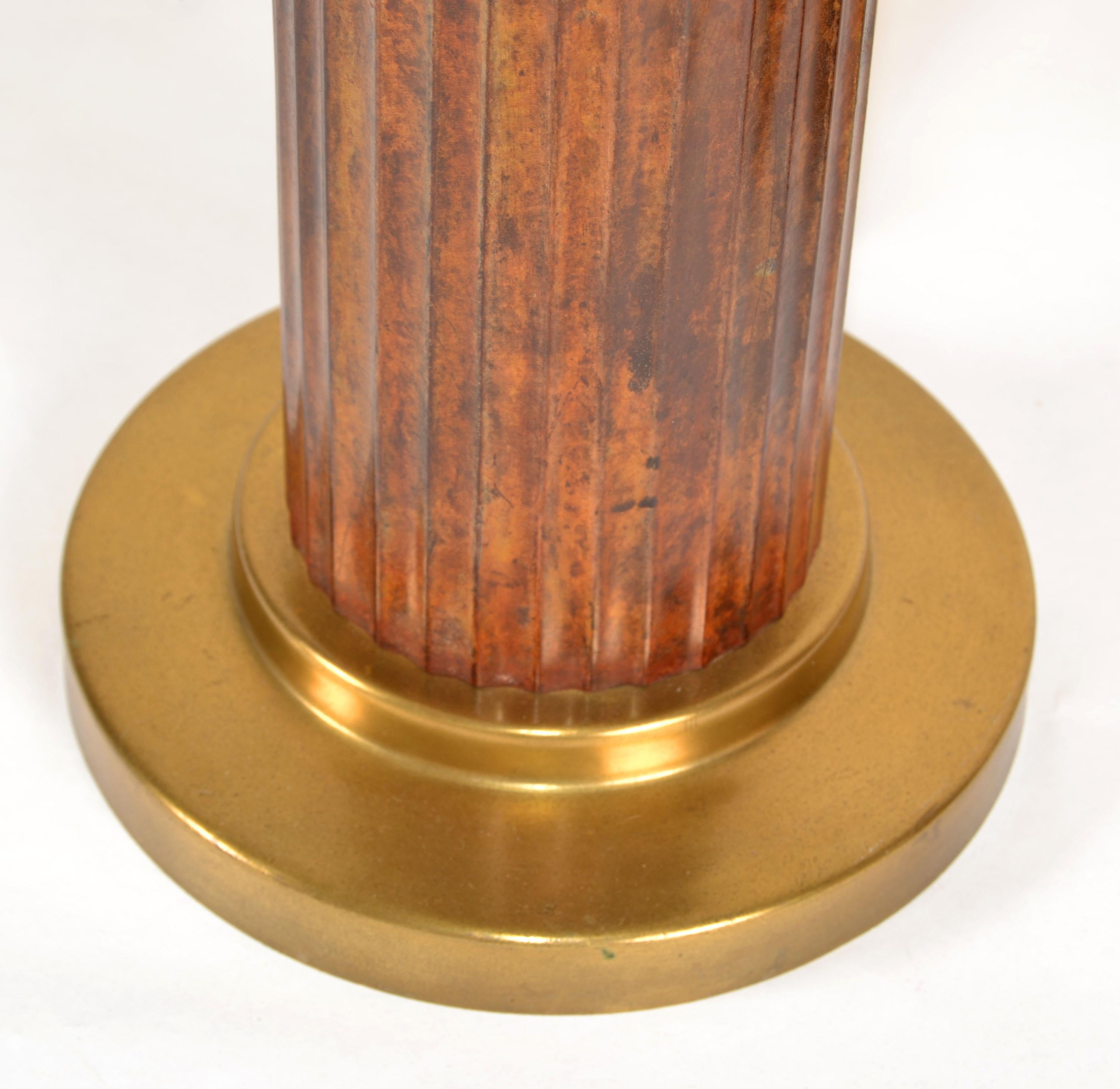 Pareja de lámparas de mesa de bambú sintético estriado y latón estilo Russel Wright Bohemian Chic en venta 3