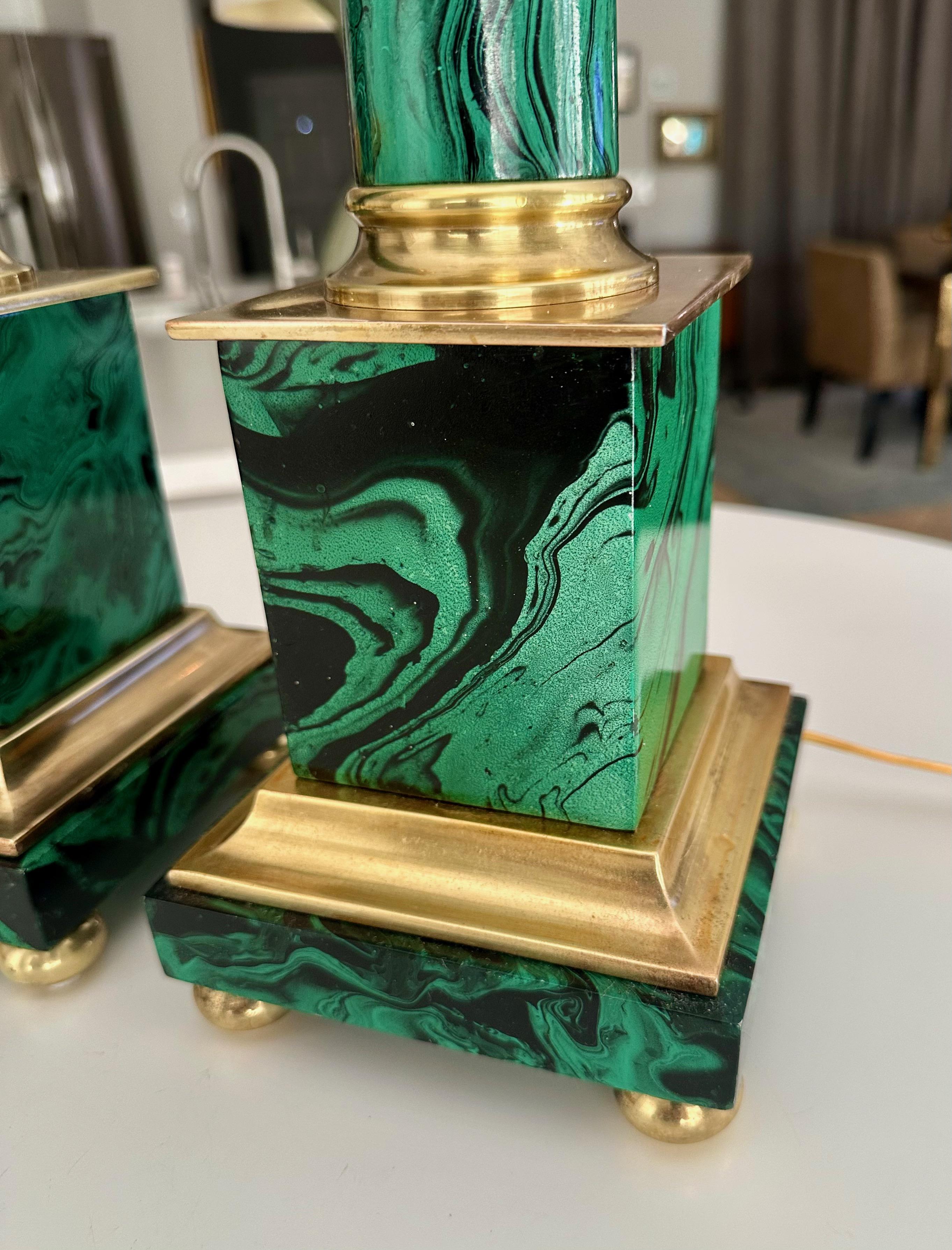 Pareja de lámparas de sobremesa de malaquita de imitación de estilo neoclásico en venta 11