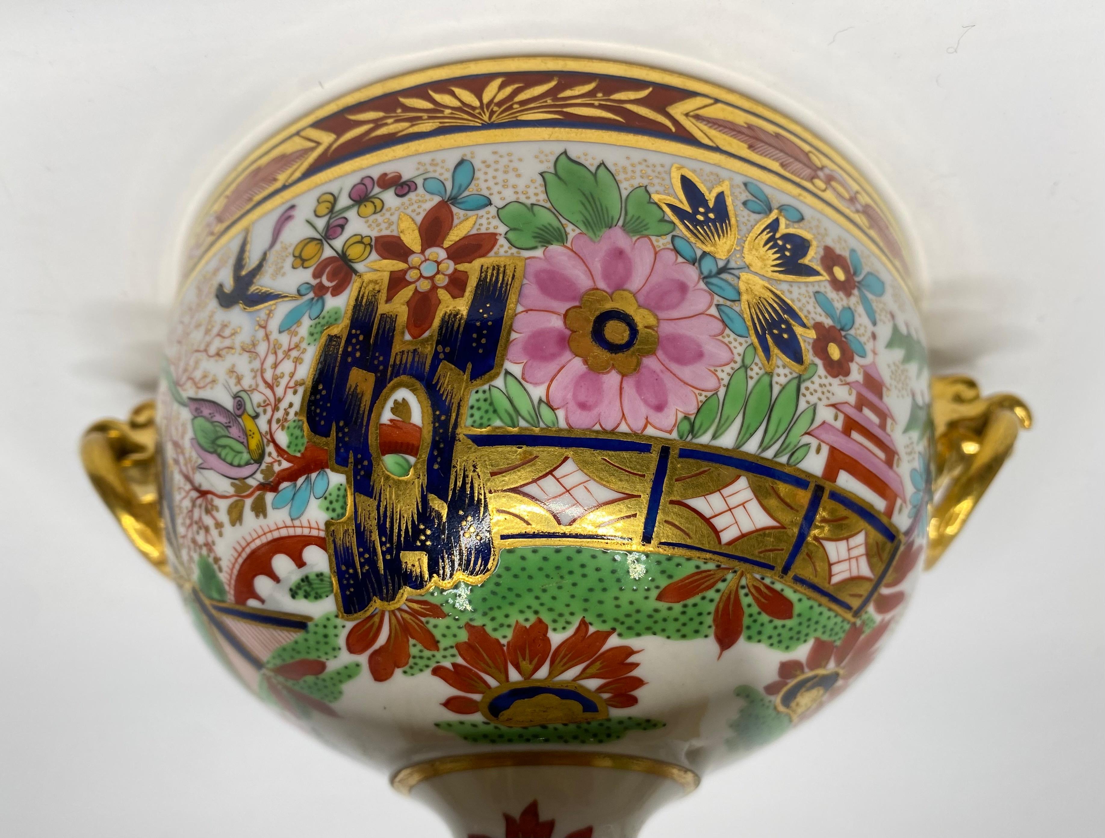Paire de soupières et couvercles en porcelaine de Worcester FBB, Imari, vers 1810. en vente 8