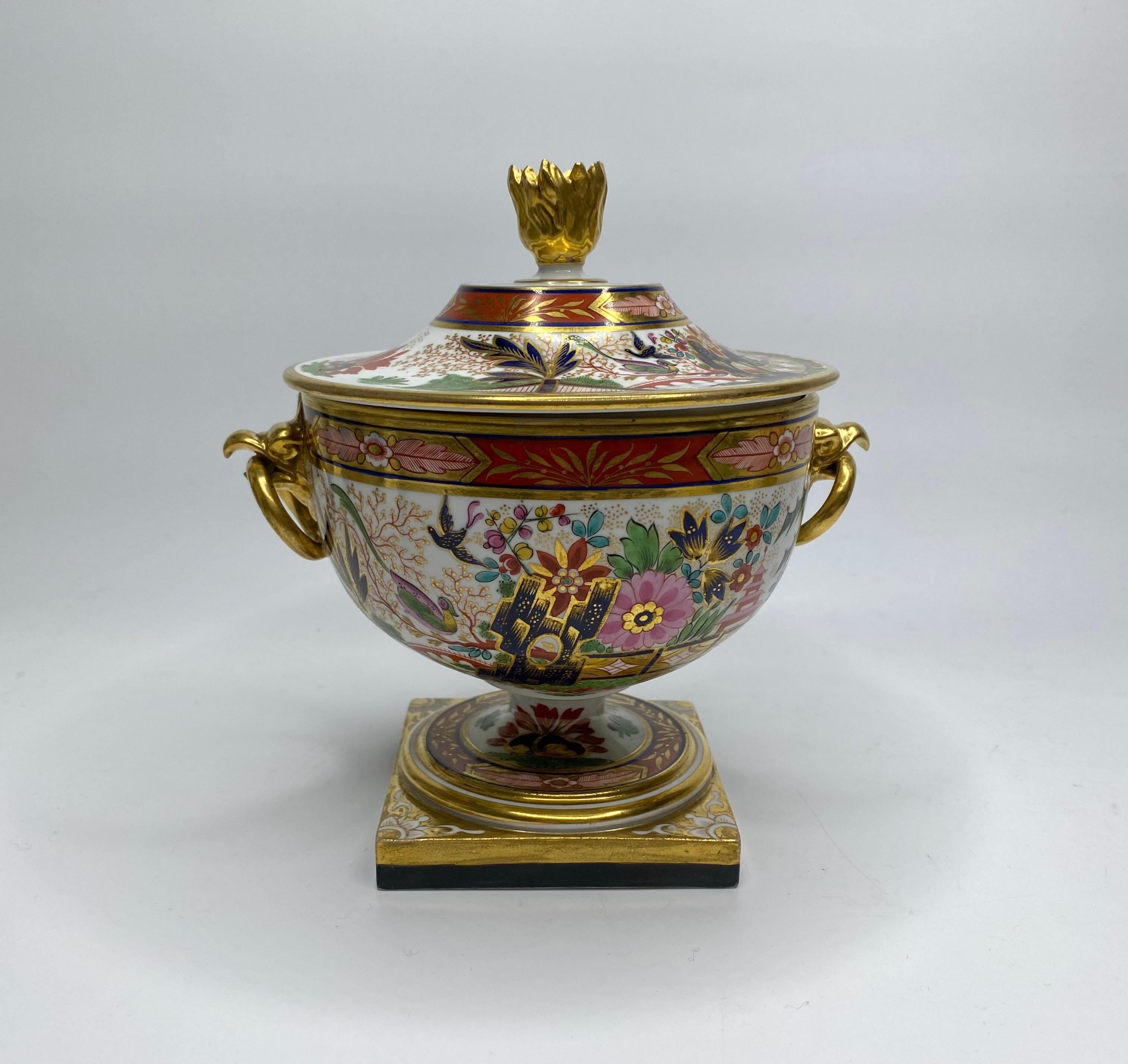 Regency Paire de soupières et couvercles en porcelaine de Worcester FBB, Imari, vers 1810. en vente