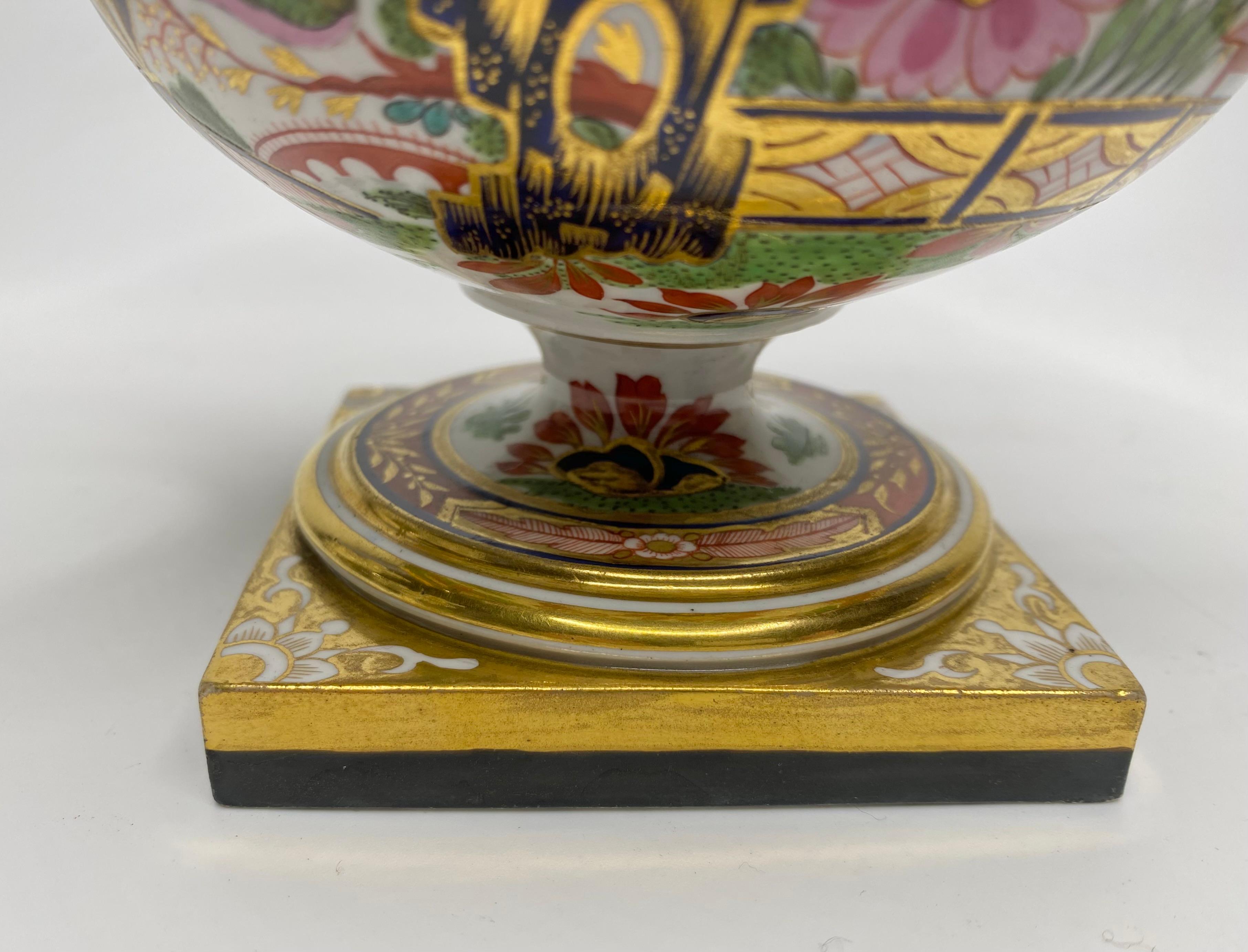 Début du XIXe siècle Paire de soupières et couvercles en porcelaine de Worcester FBB, Imari, vers 1810. en vente