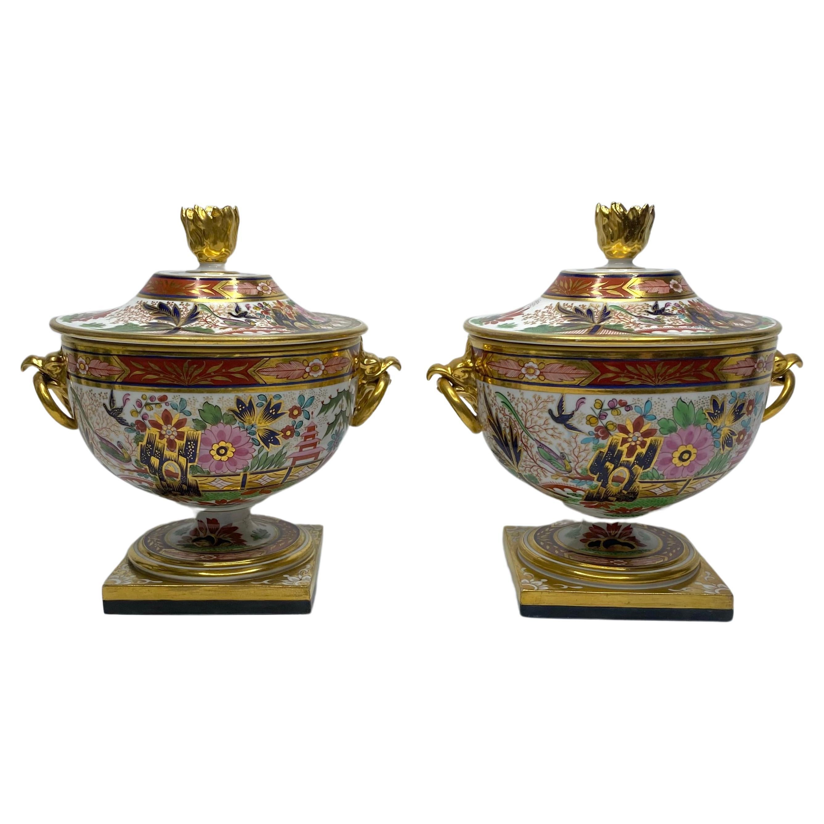 Paire de soupières et couvercles en porcelaine de Worcester FBB, Imari, vers 1810. en vente