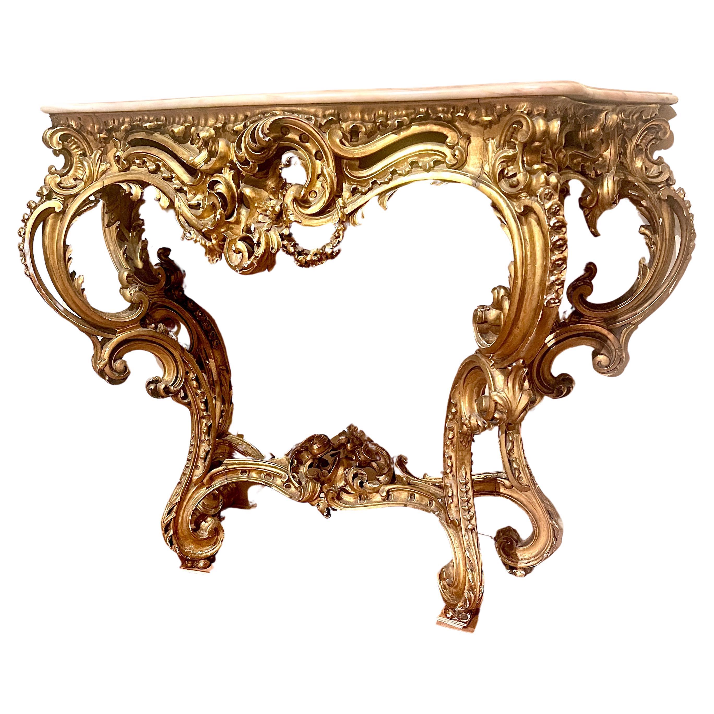 Paire de tables consoles à feuilles d'or et à plateau de marbre du XIXe siècle.