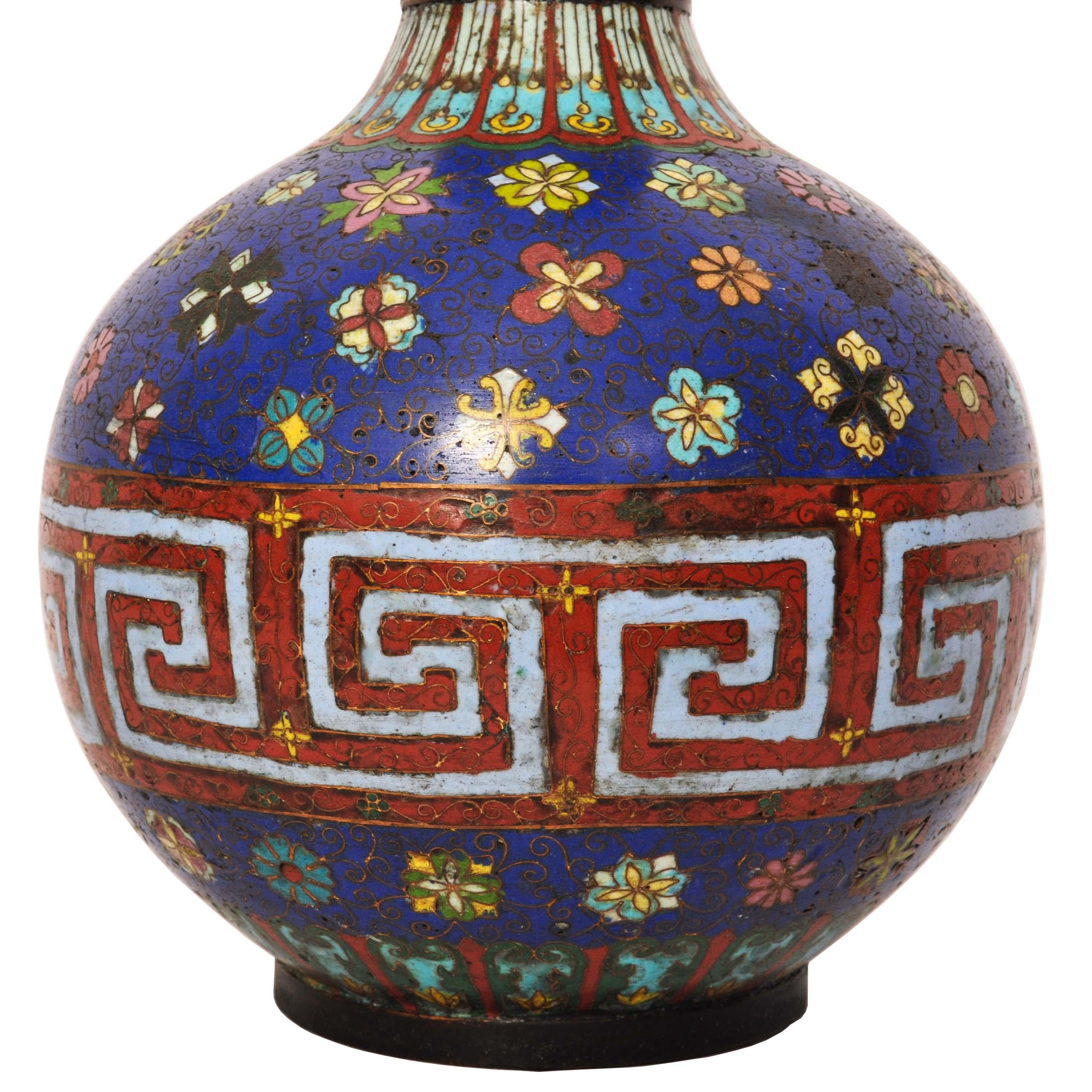 Cuivre Paire de vases à double gourde cloisonnés japonais Meiji du XIXe siècle 1890 en vente