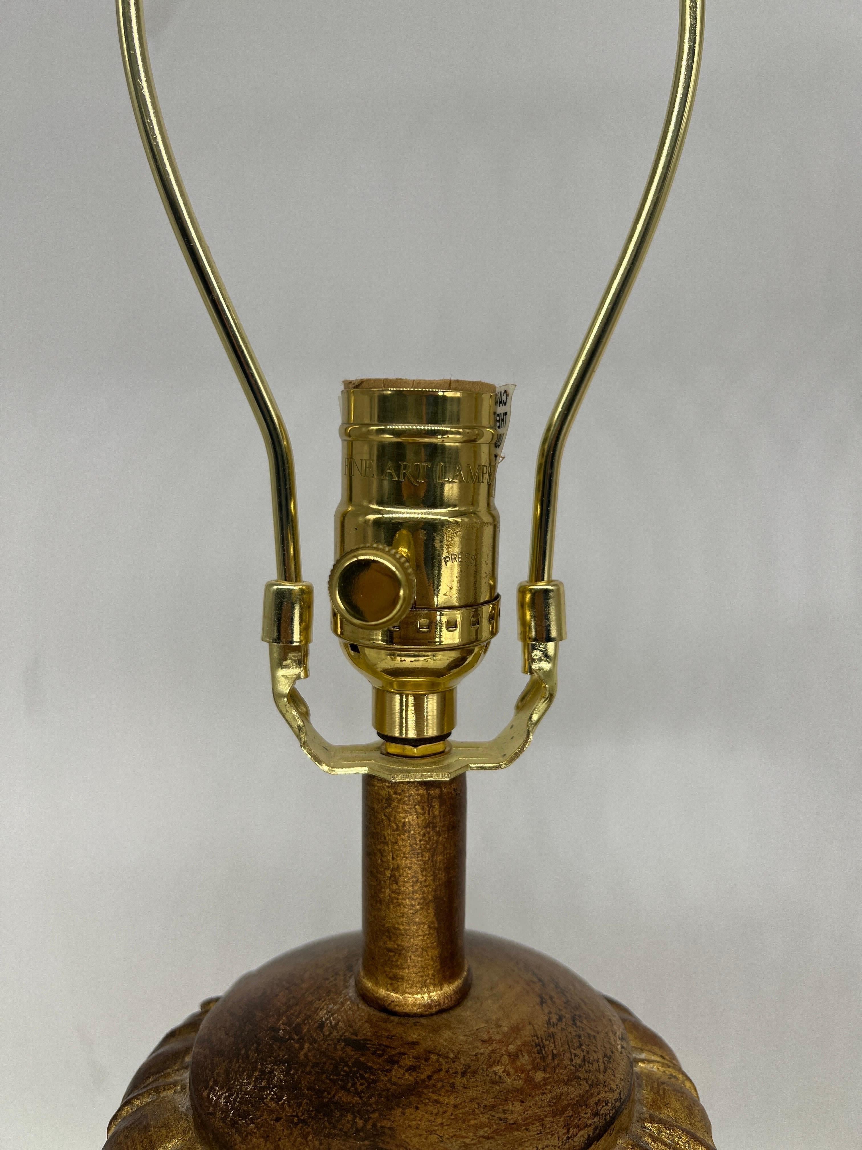 Paar vergoldete Holz-Tischlampen im Barockstil, Fine Arts Lamp Company  (Vergoldetes Holz) im Angebot