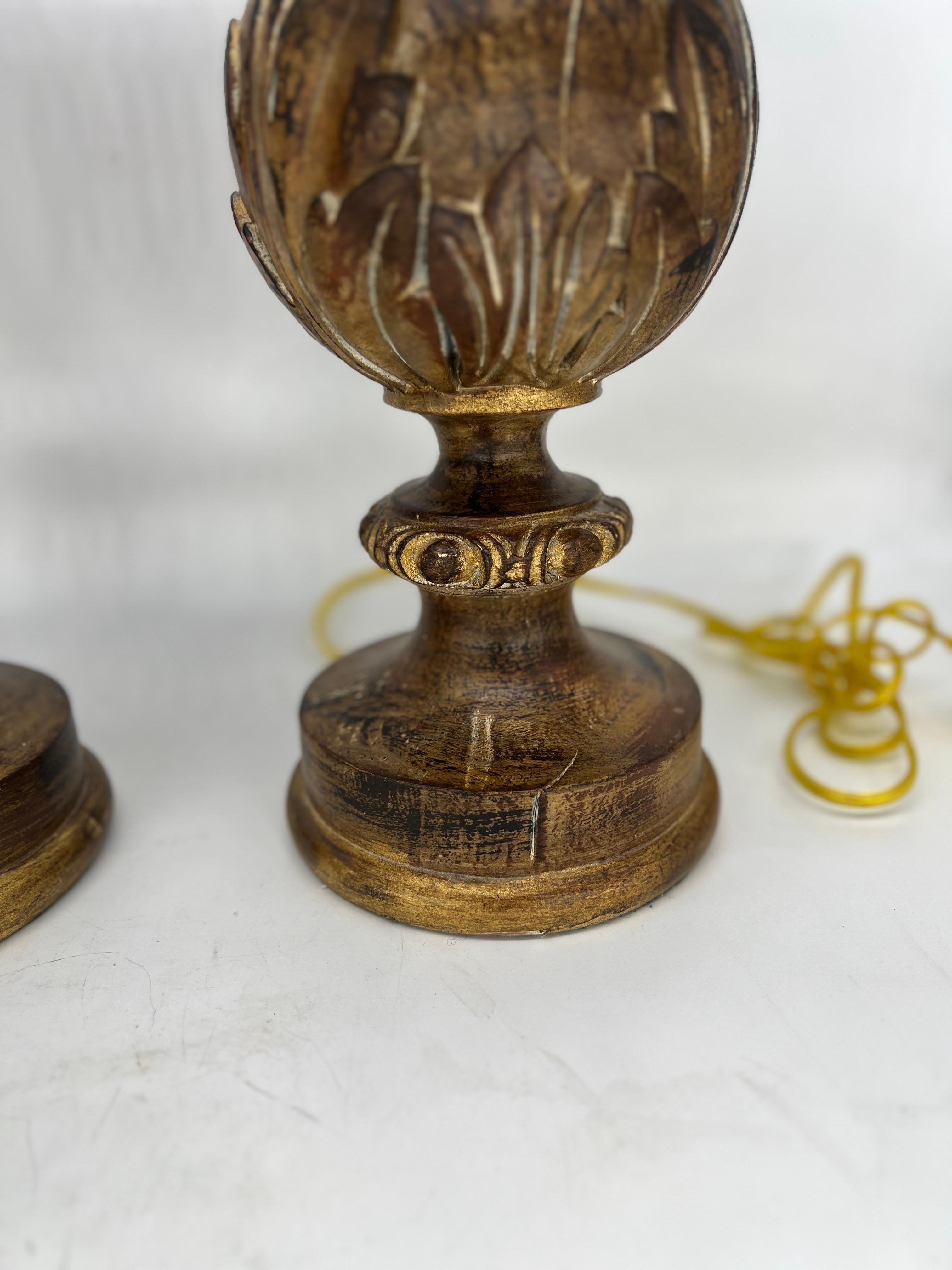 Paar vergoldete Holz-Tischlampen im Barockstil, Fine Arts Lamp Company  im Angebot 1