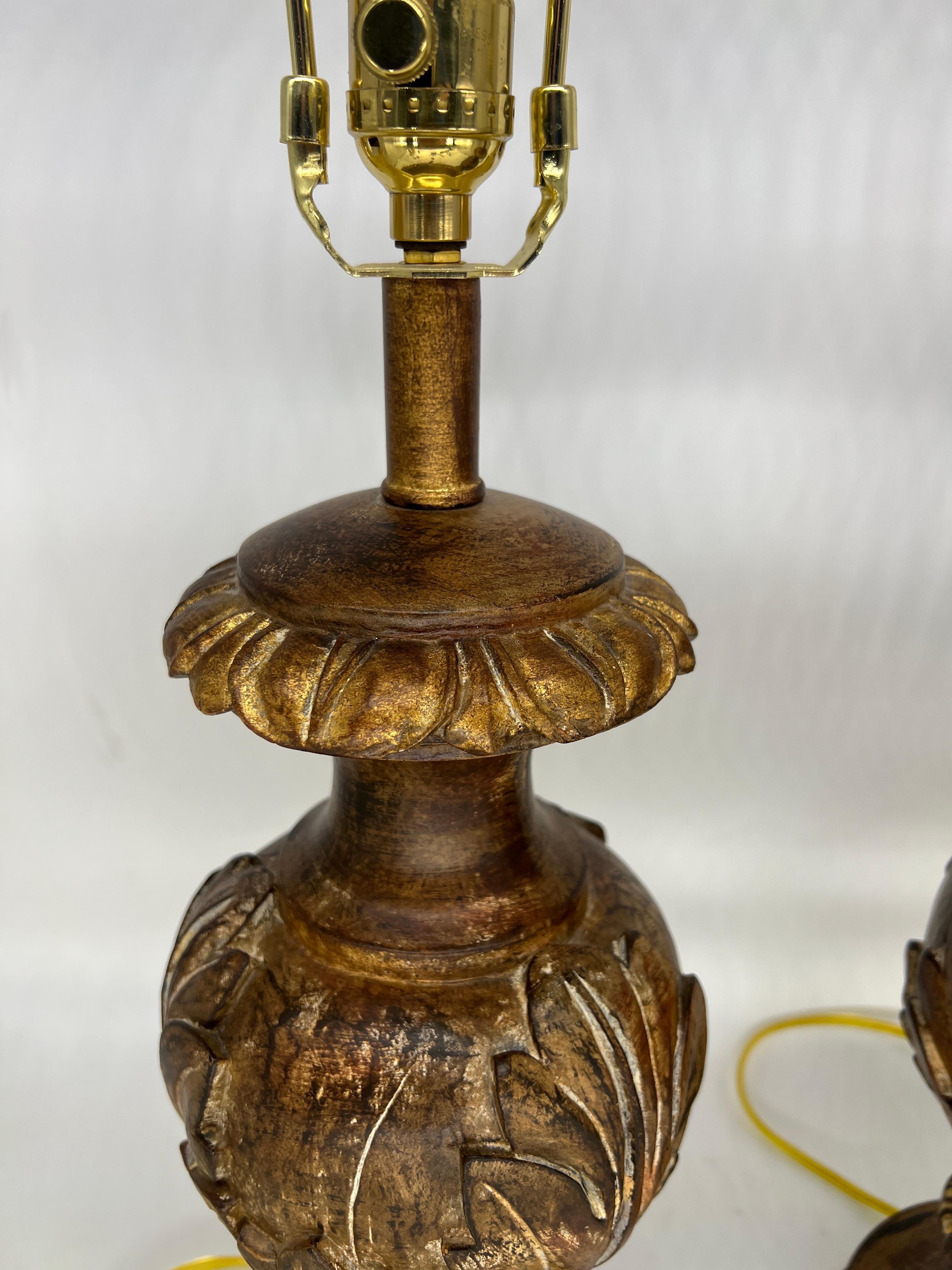 Paar vergoldete Holz-Tischlampen im Barockstil, Fine Arts Lamp Company  im Angebot 2