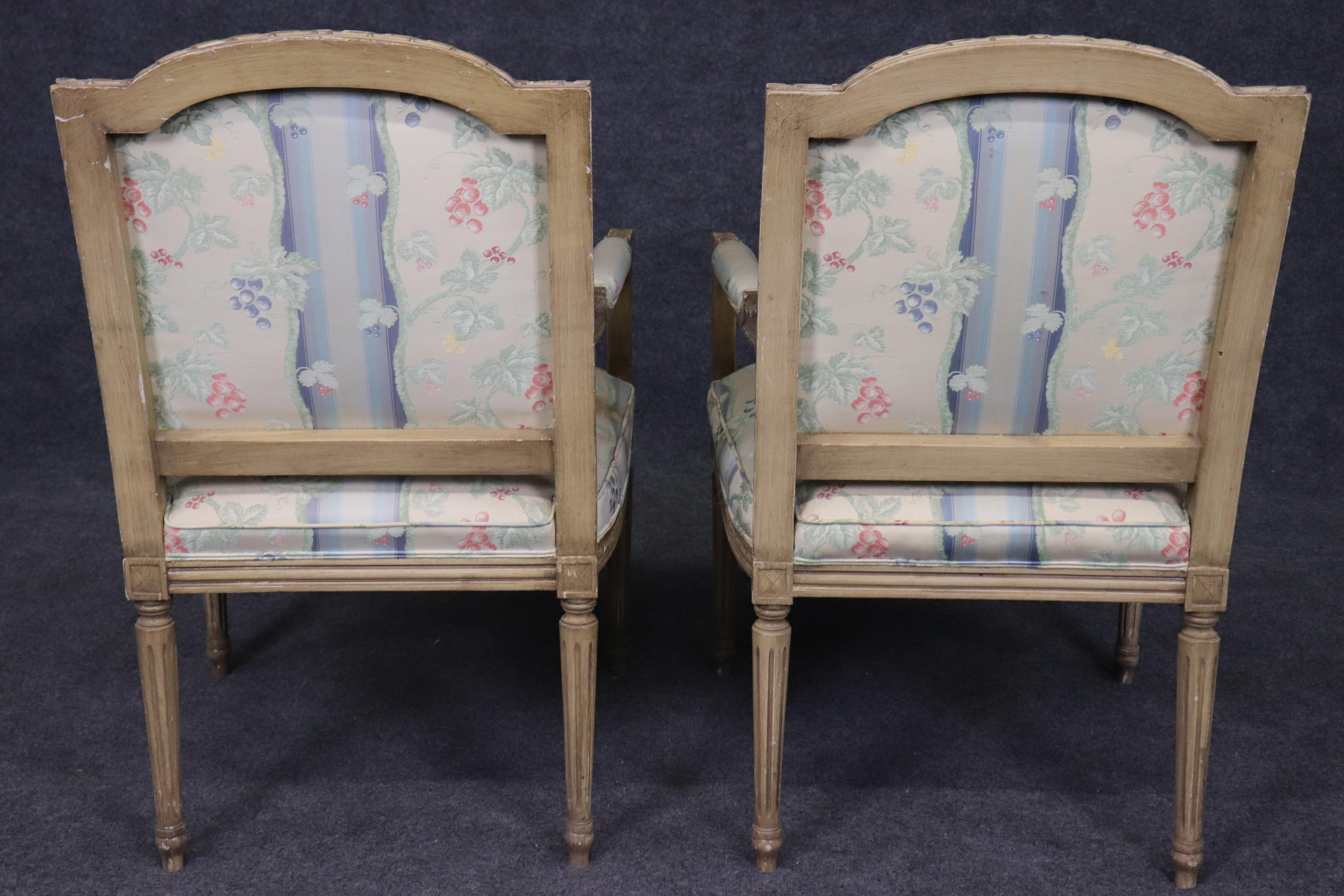 Pair Fine Quality Paint Decorated French Louis XVI Style Armchairs In Good Condition For Sale In Swedesboro, NJ