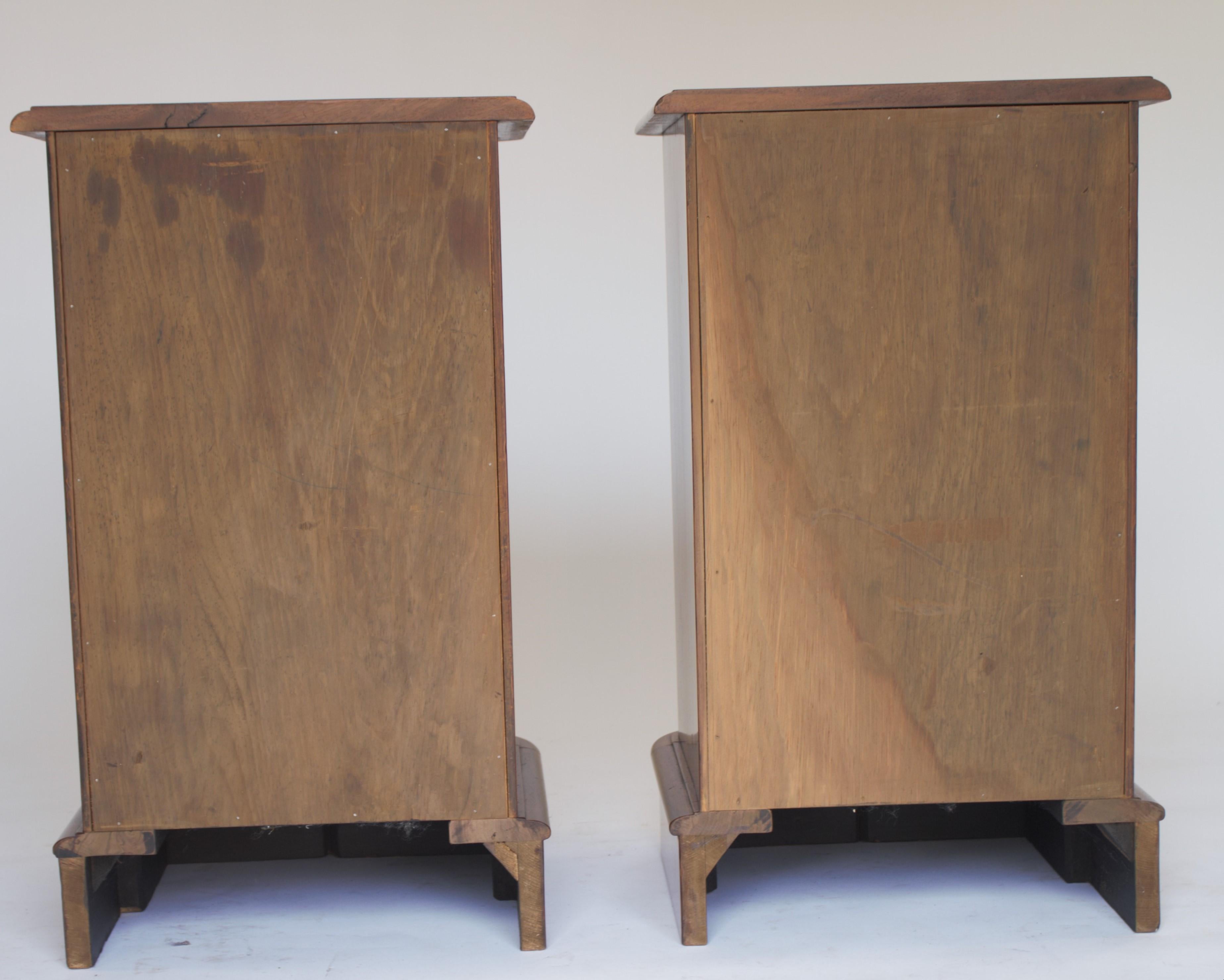 Paar feine viktorianische Nachttischschränke aus Wurzelholz (Poliert) im Angebot